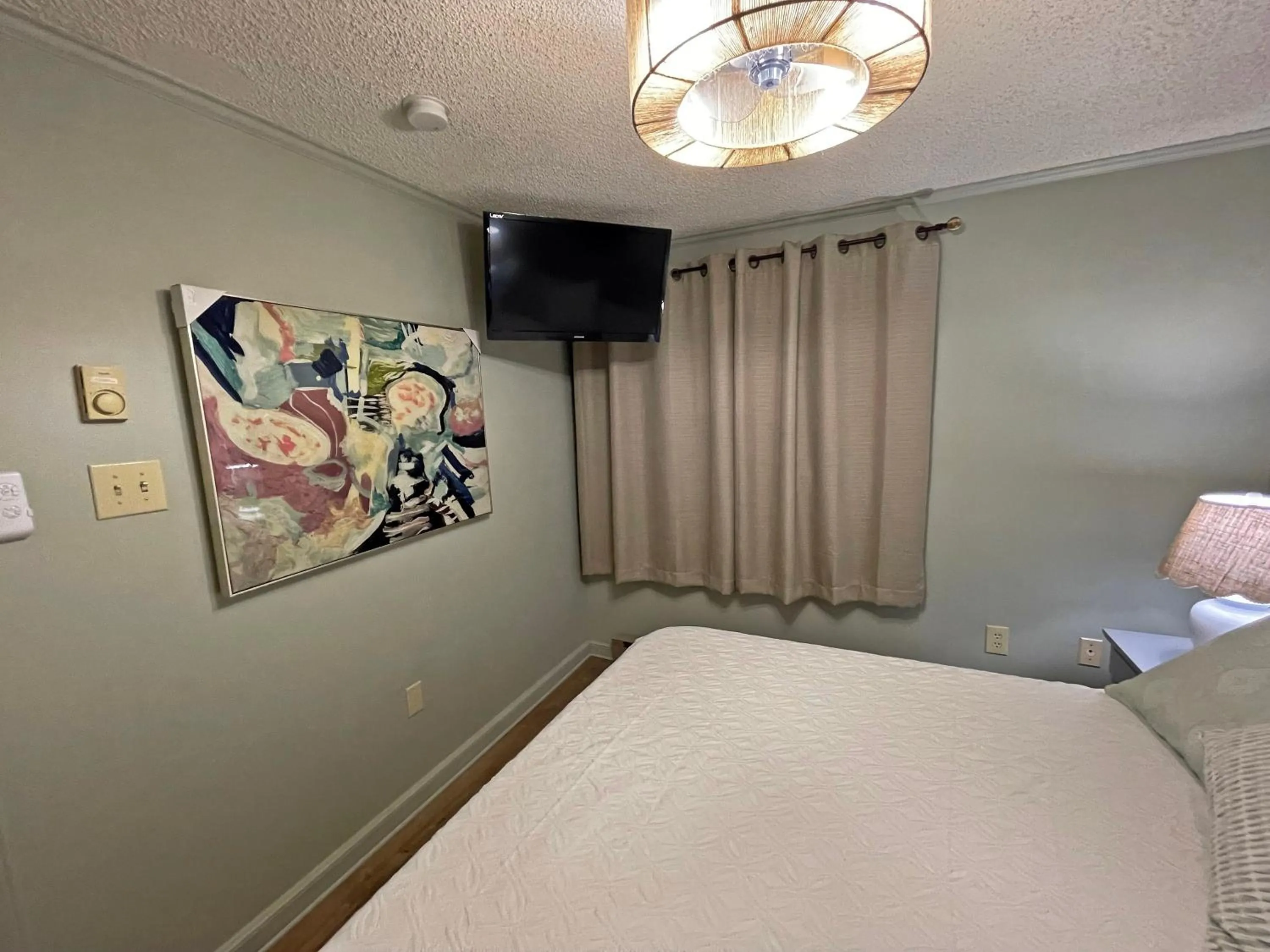 Bed in Stroll to Slopes, Village Area, Ski in-Out MtLodge 210