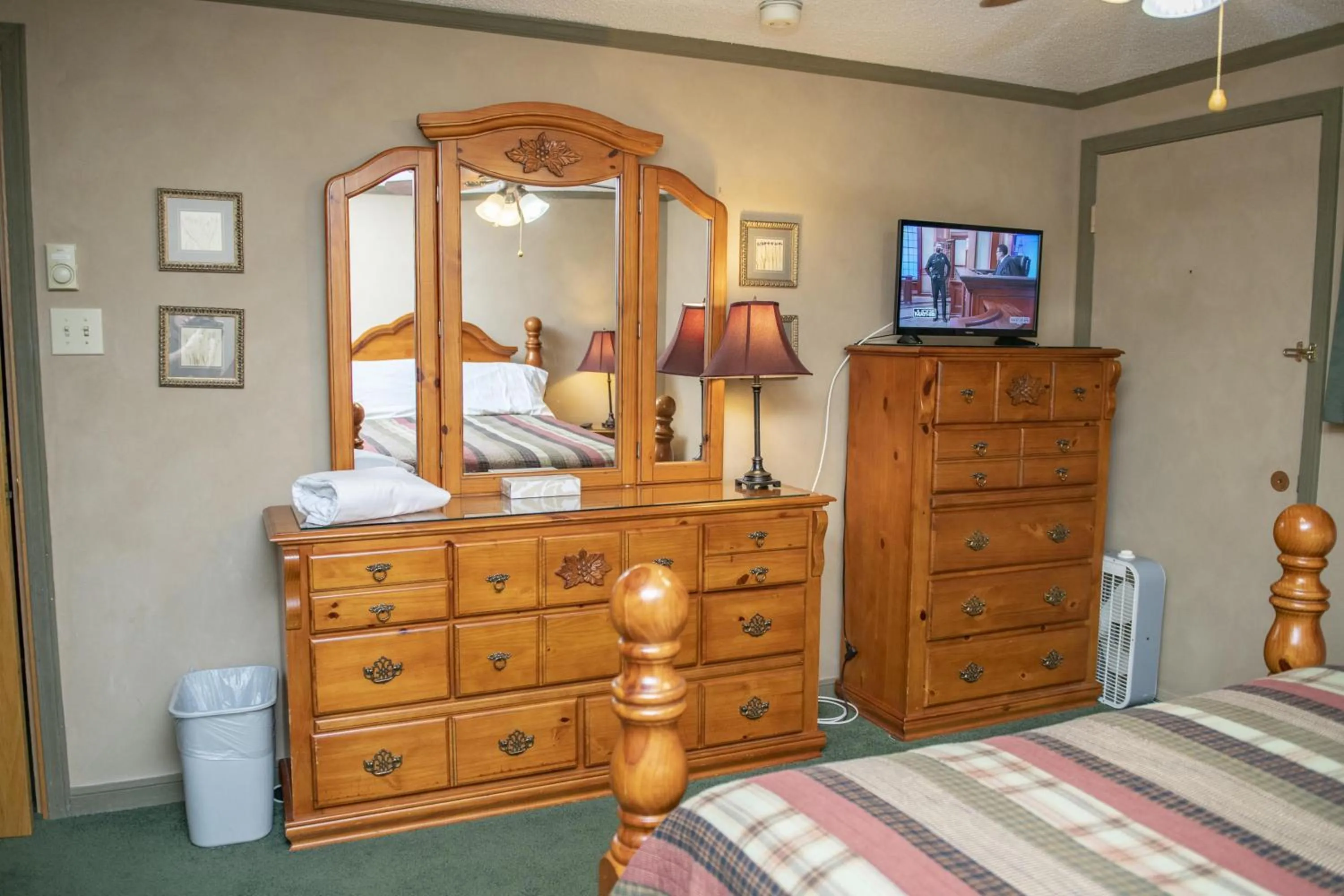 Property building, Bed in Stroll to Slopes, Village Area, Ski in-out MtLodge 294