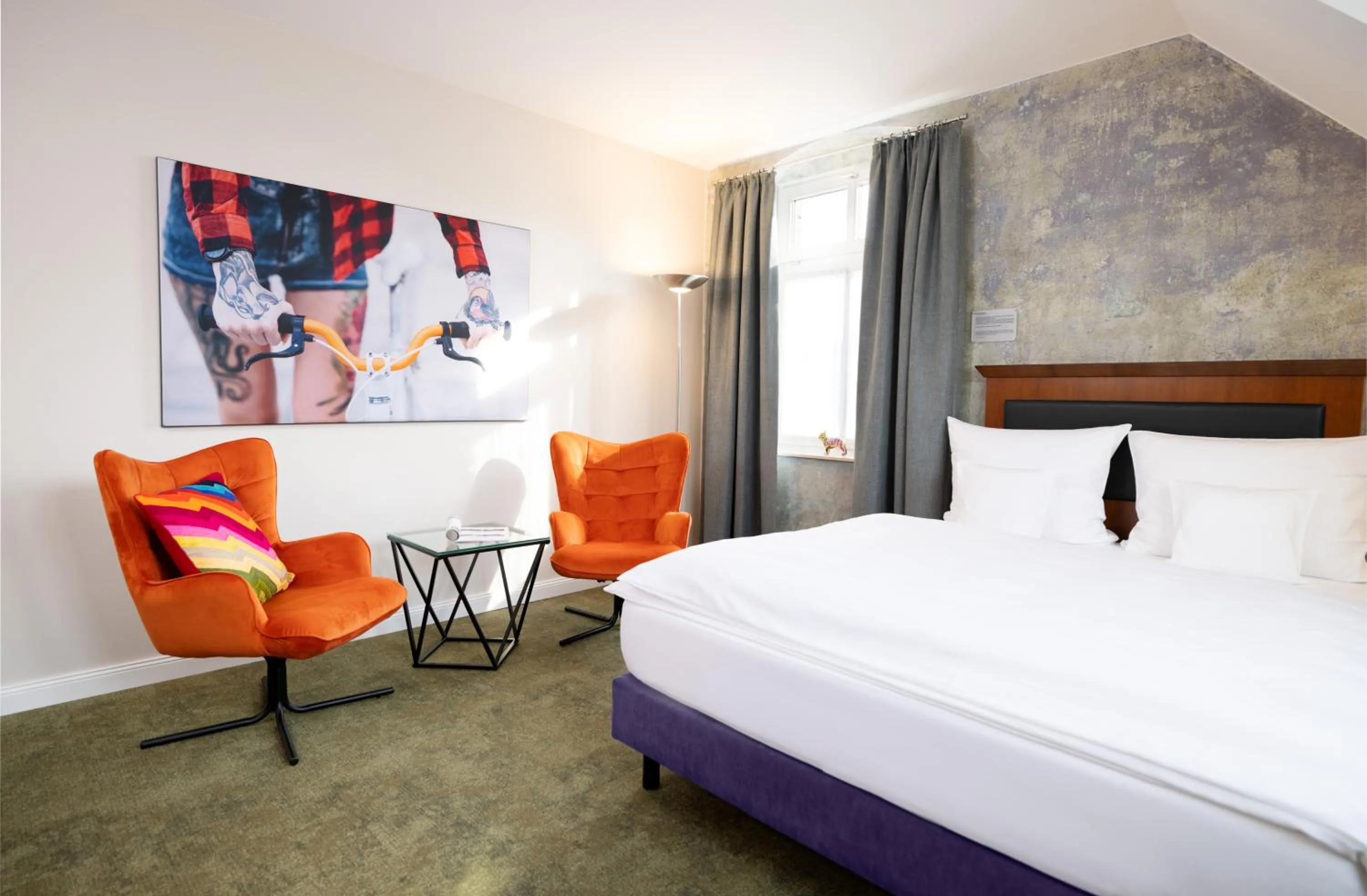 Seating area, Bed in Kochs Stadthotel