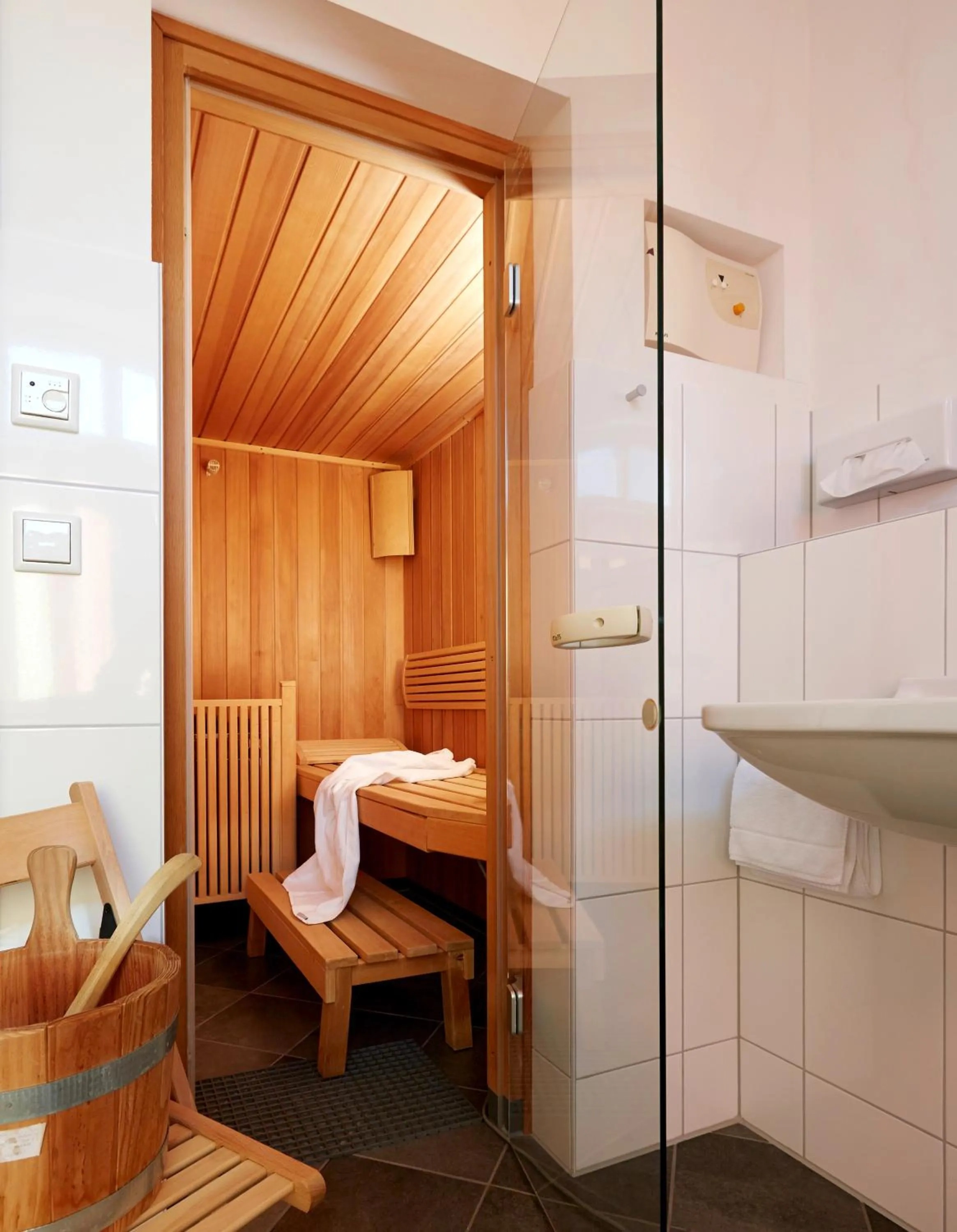 Sauna, Bed in Kochs Stadthotel