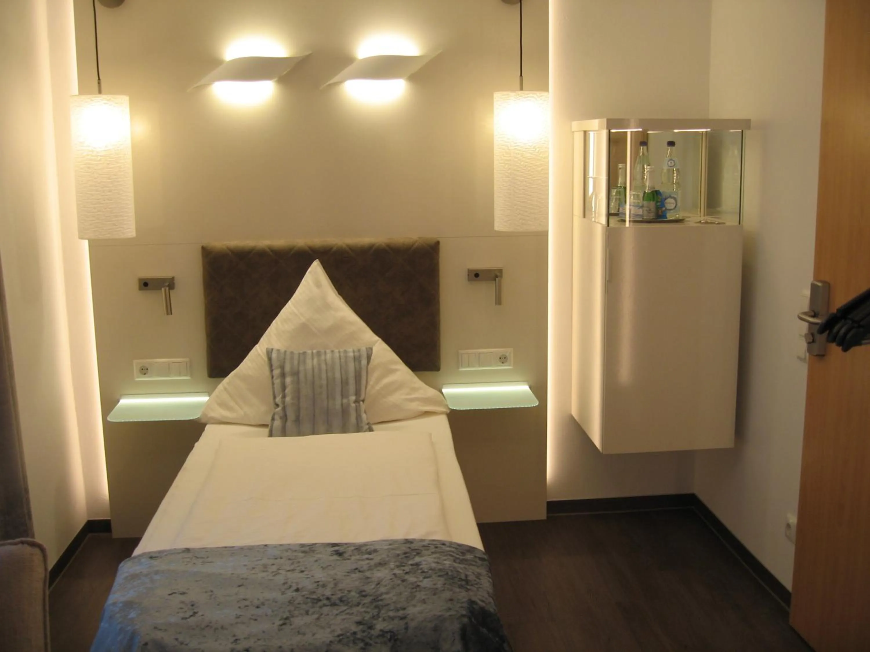 Photo of the whole room, Bed in Hotel Windjammer