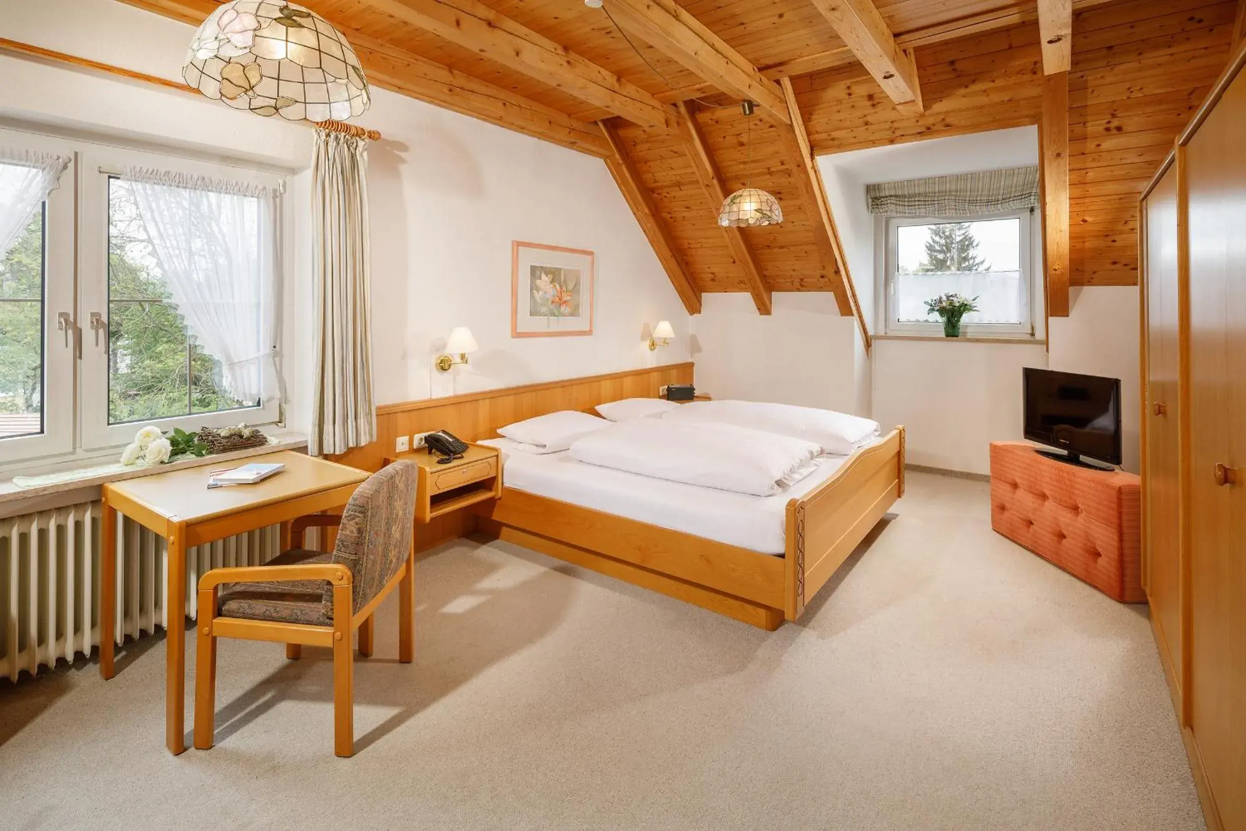 Photo of the whole room, Bed in Kneipp-Kurhotel Steinle