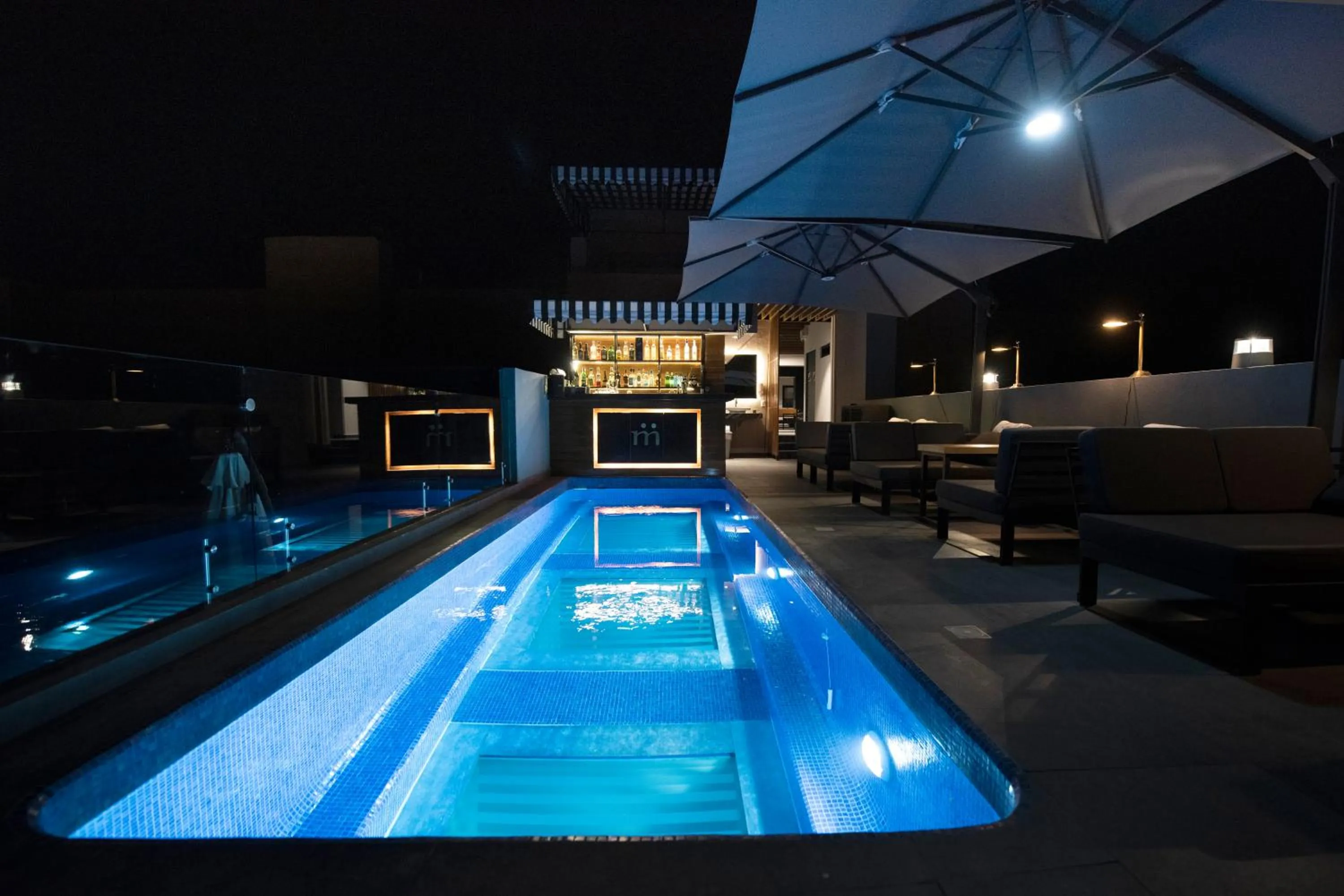 Swimming pool in Hotel Madi