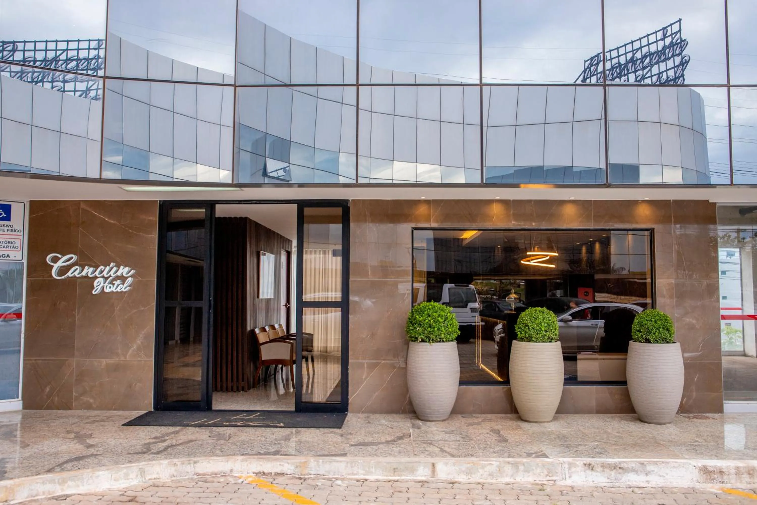 Property building in Cancún Hotel by H Hotéis - Airport