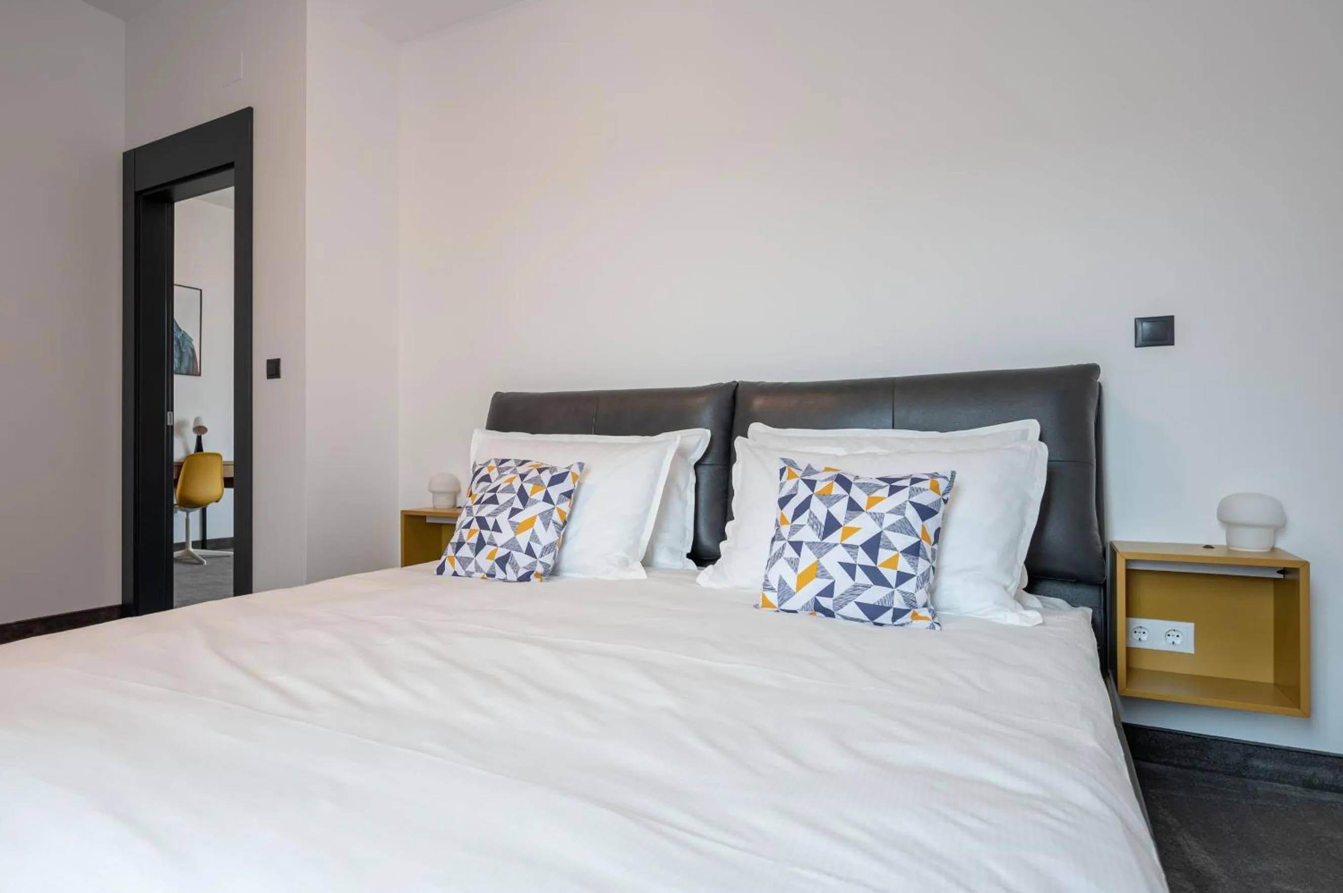 Bedroom, Bed in Calvin