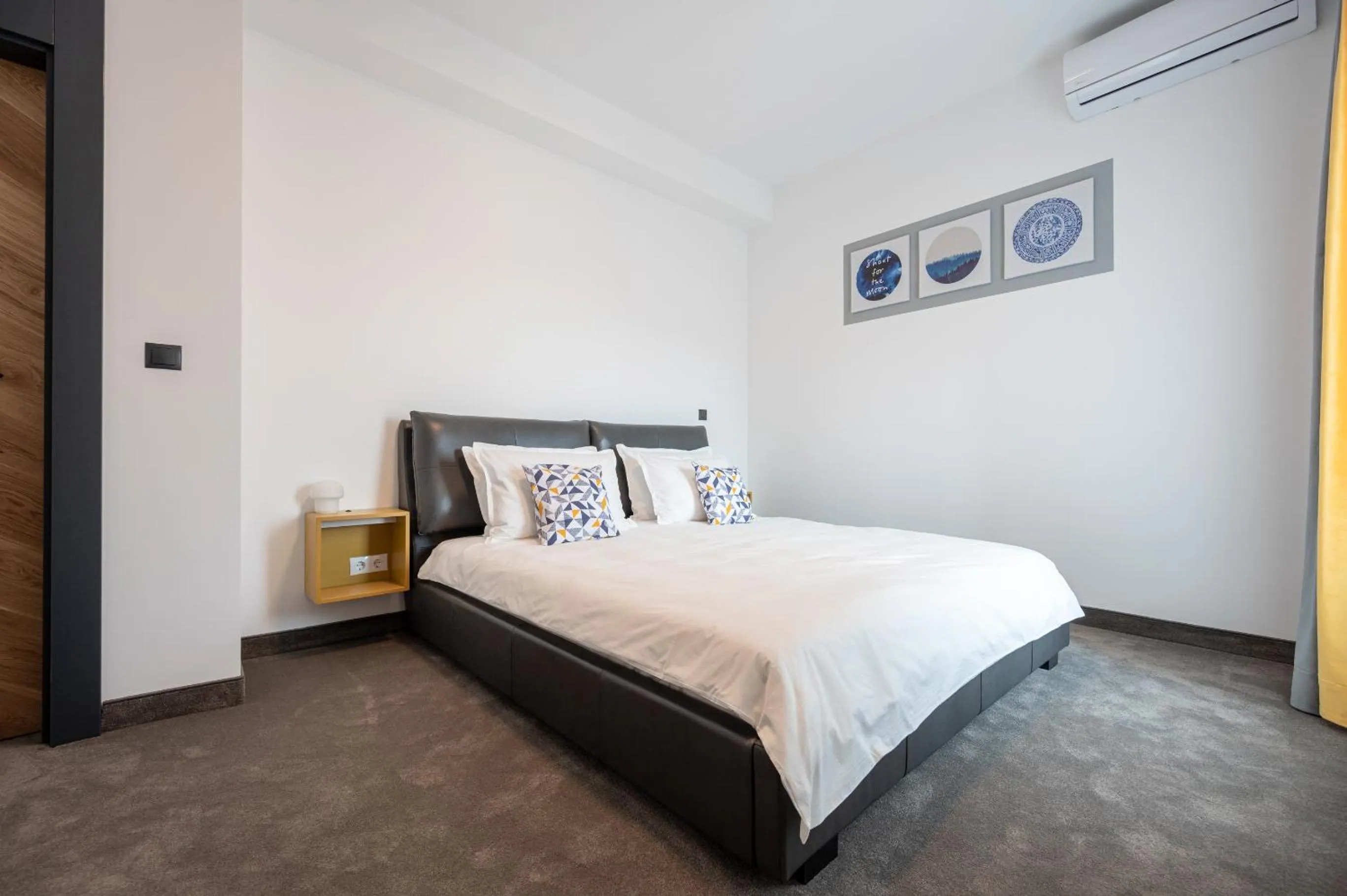 Bedroom, Bed in Calvin