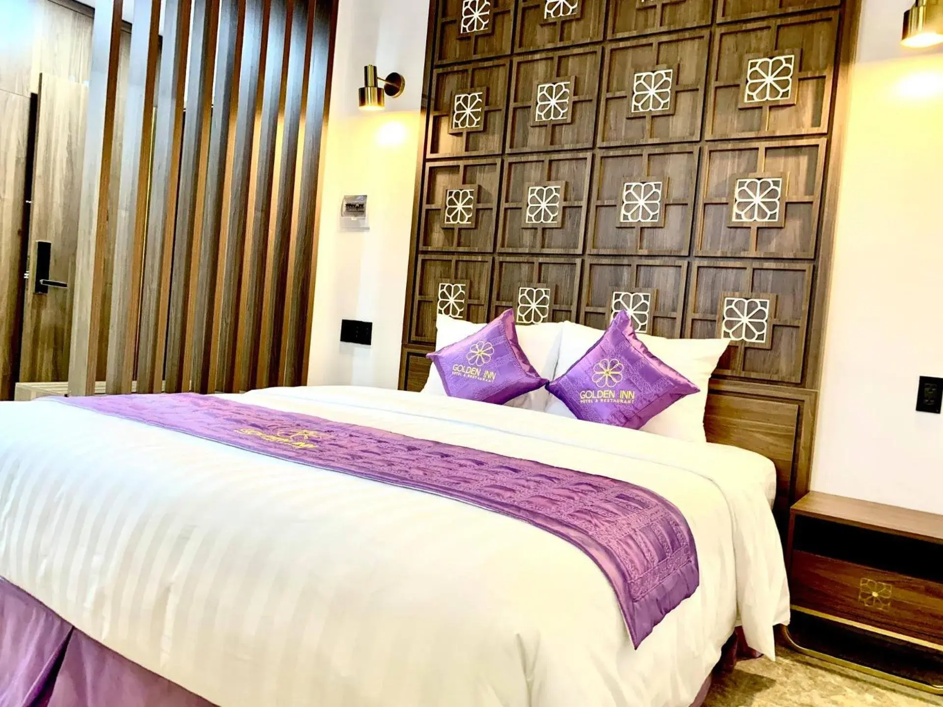 Bed in Golden Inn Hotel Bed in Golden Inn Hotel