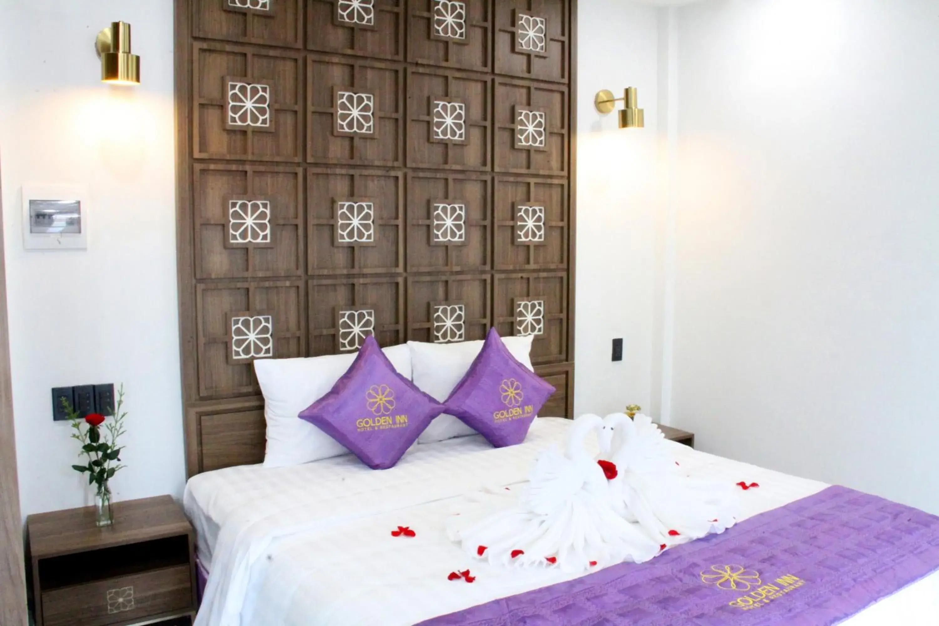 Bed in Golden Inn Hotel Bed in Golden Inn Hotel