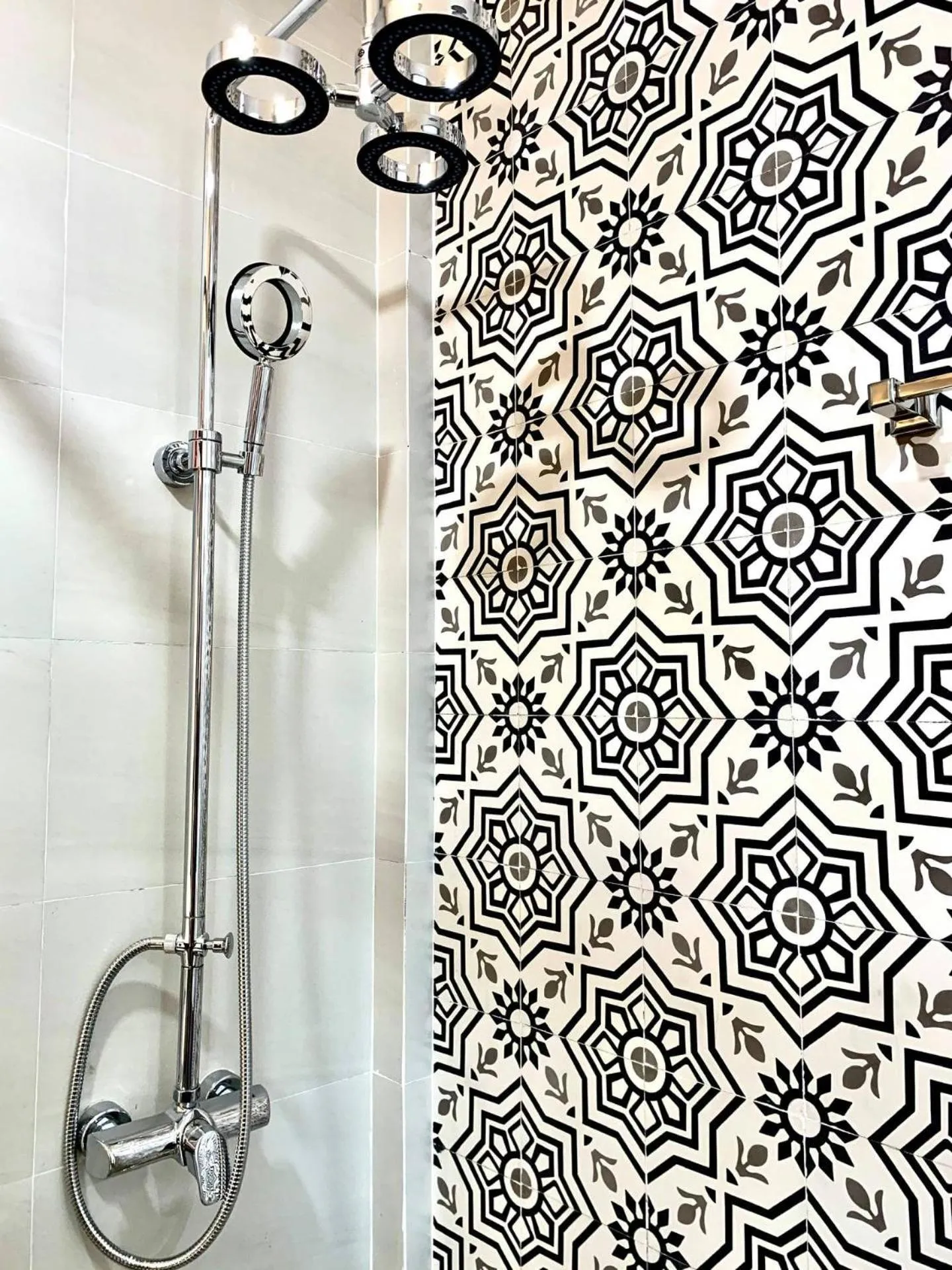 Bathroom in Golden Inn Hotel