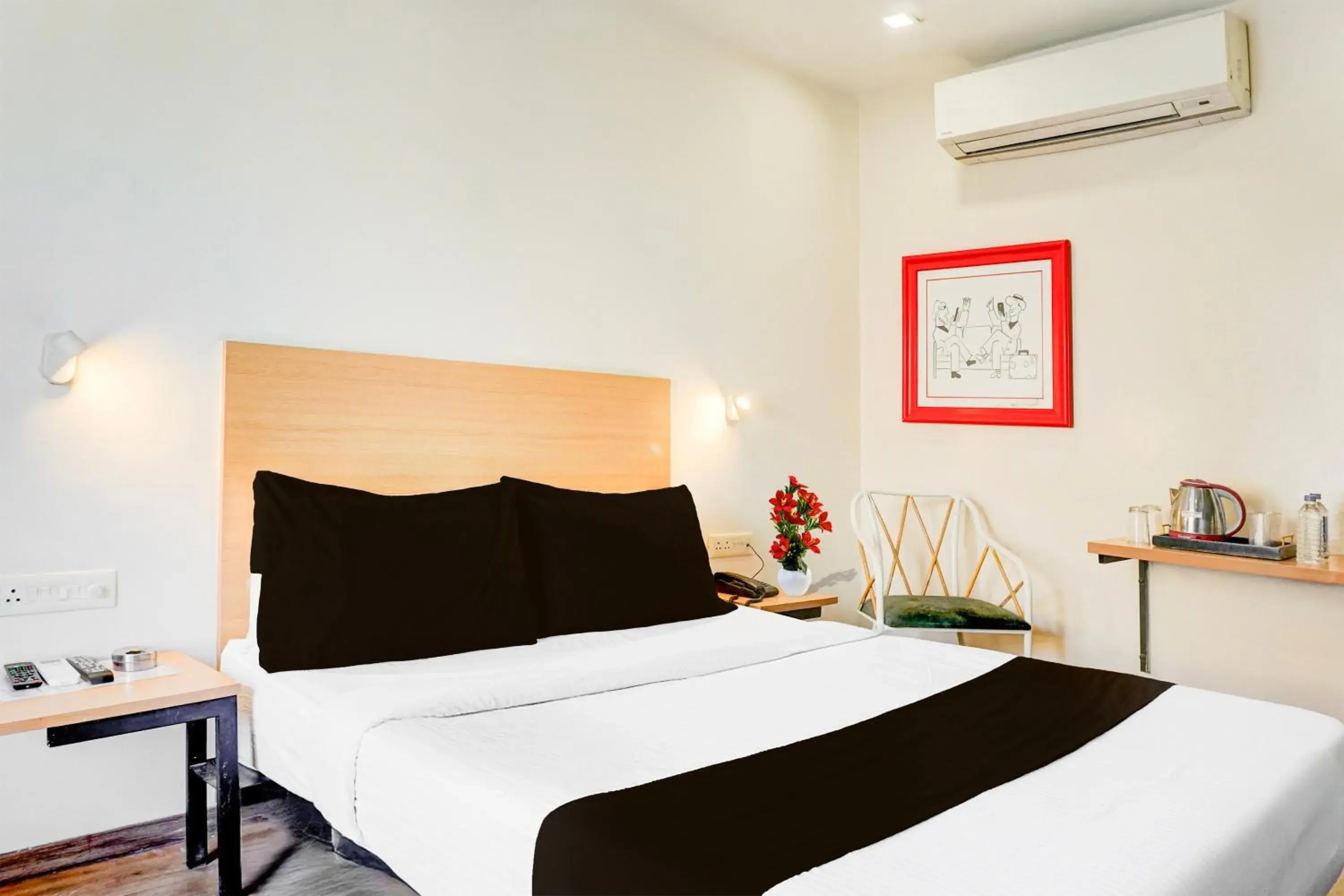 Bedroom, Bed in Super Townhouse MG Road Pune Bedroom, Bed in Super Townhouse MG Road Pune