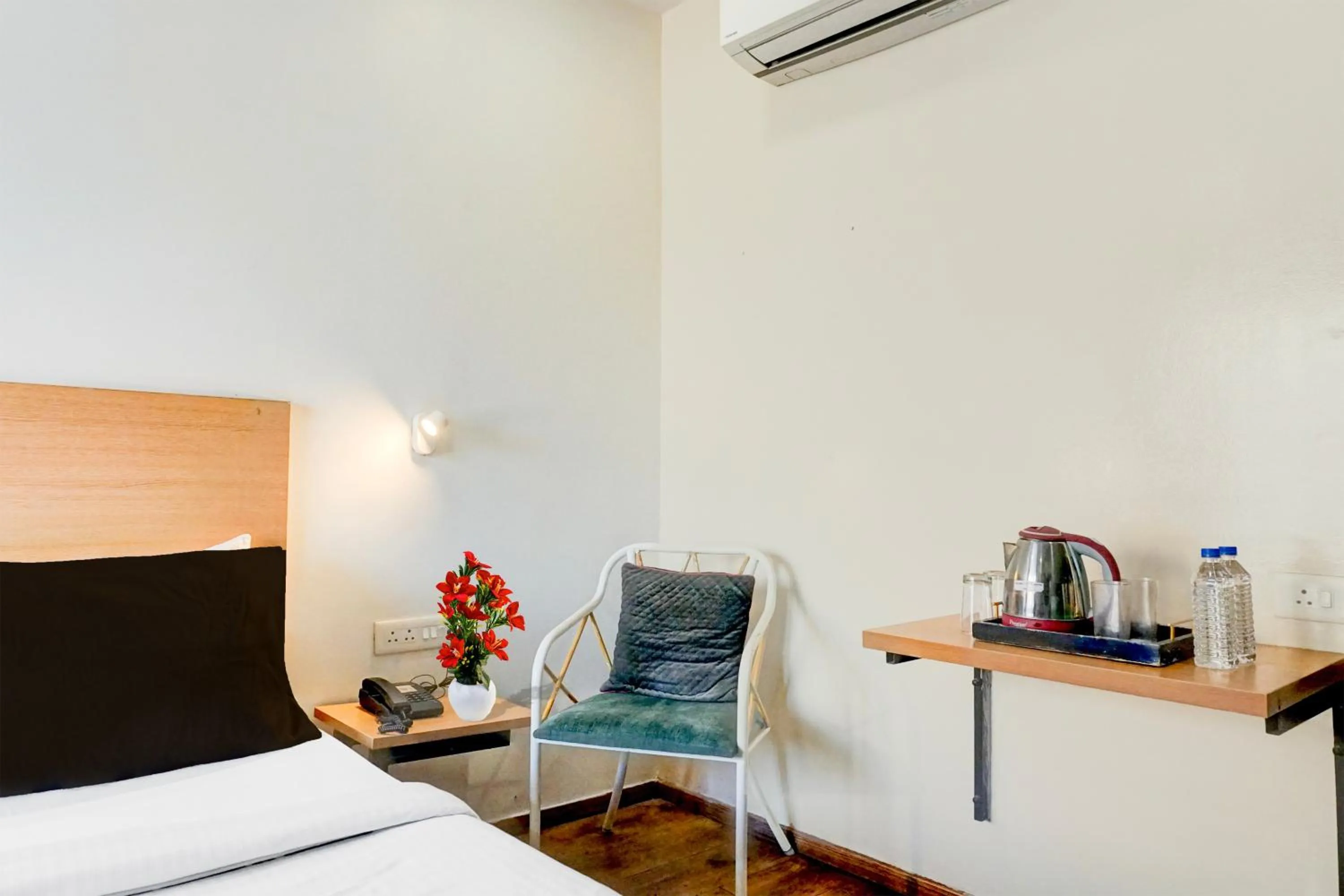 Bedroom, Bed in Super Townhouse MG Road Pune