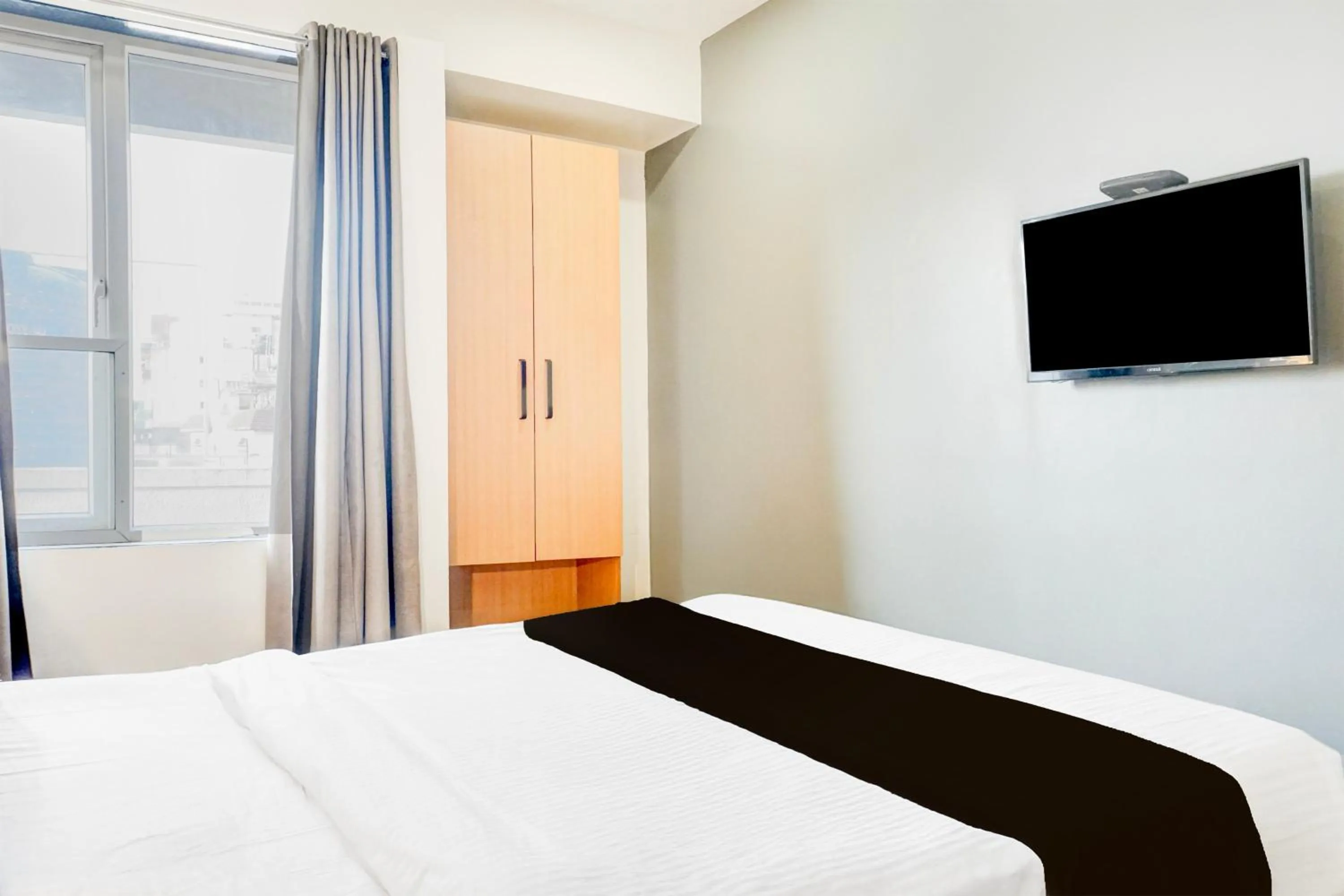 Bedroom, Bed in Super Townhouse MG Road Pune