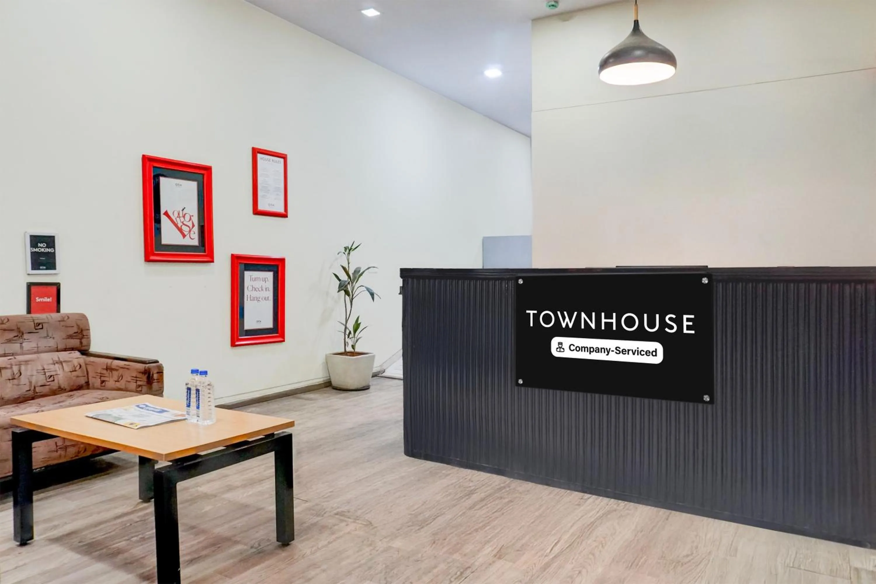 Lobby or reception in Super Townhouse MG Road Pune