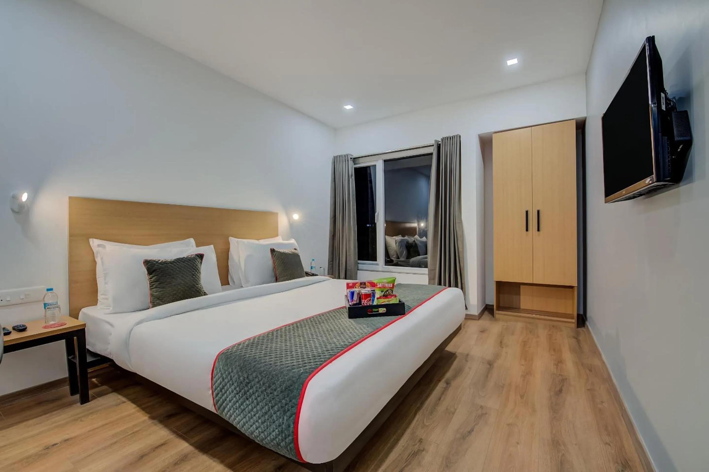 Lobby or reception, Bed in Super Townhouse MG Road Pune