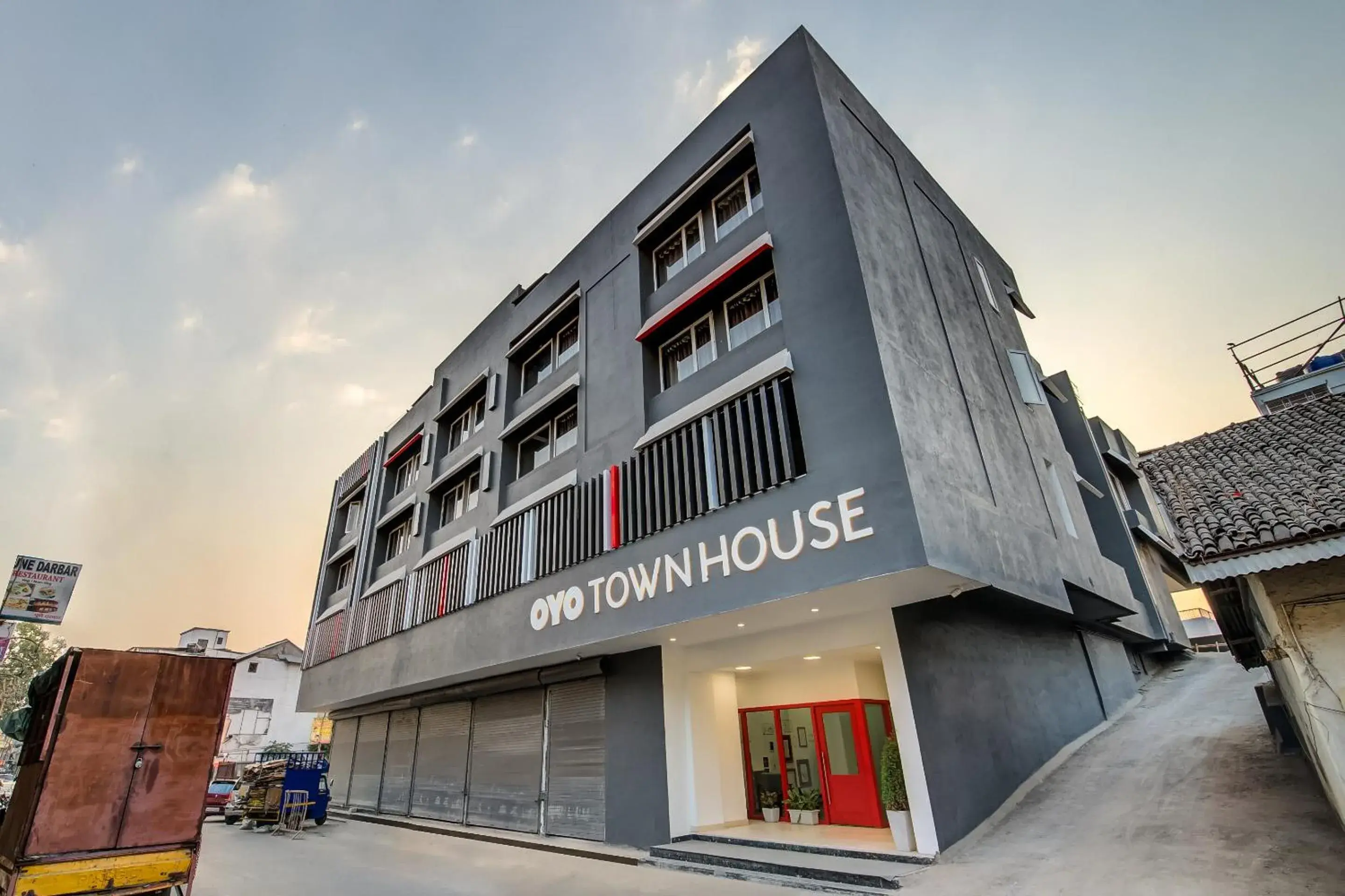 Super Townhouse MG Road Pune Super Townhouse MG Road Pune