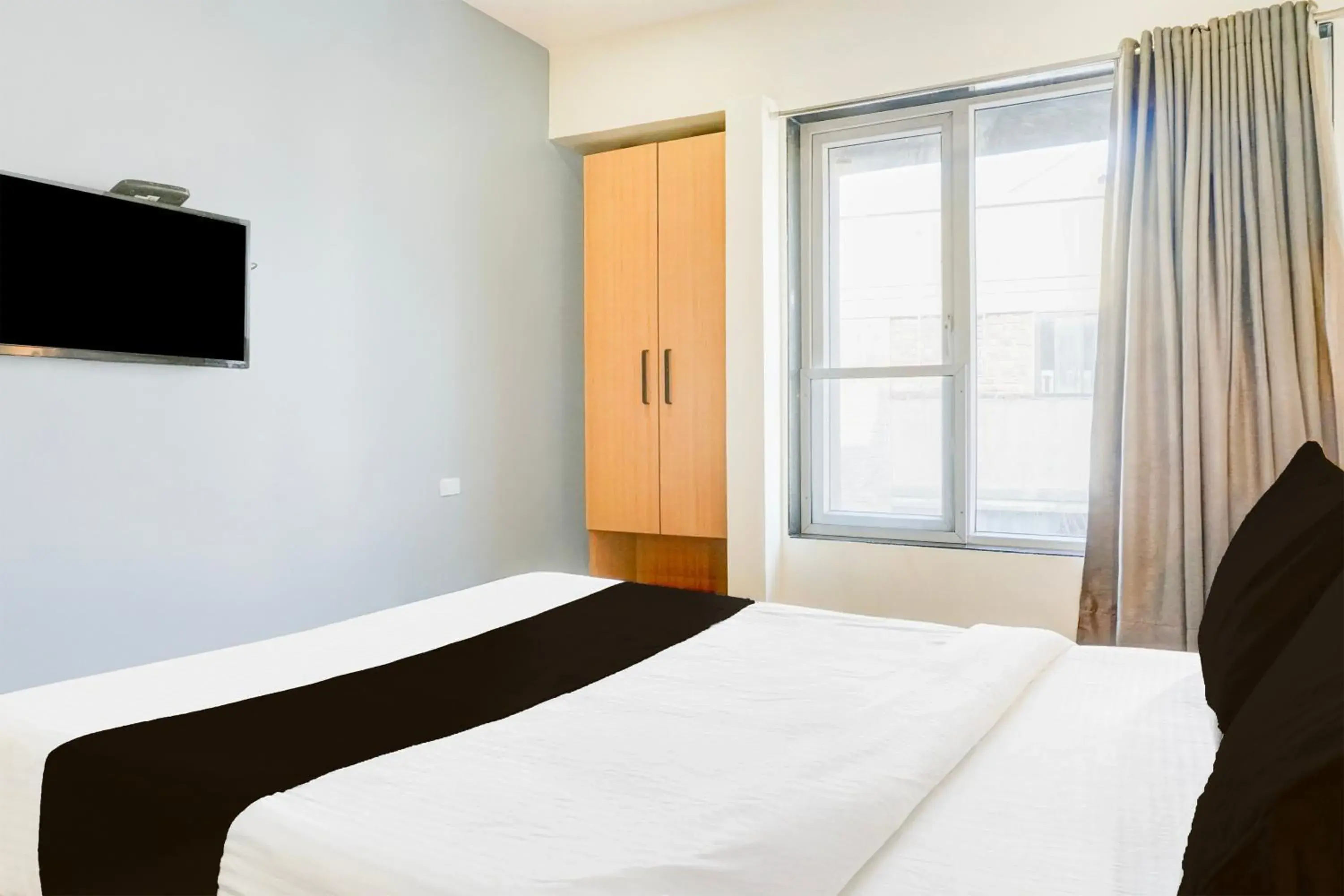 Bedroom, Bed in Super Townhouse MG Road Pune Bedroom, Bed in Super Townhouse MG Road Pune