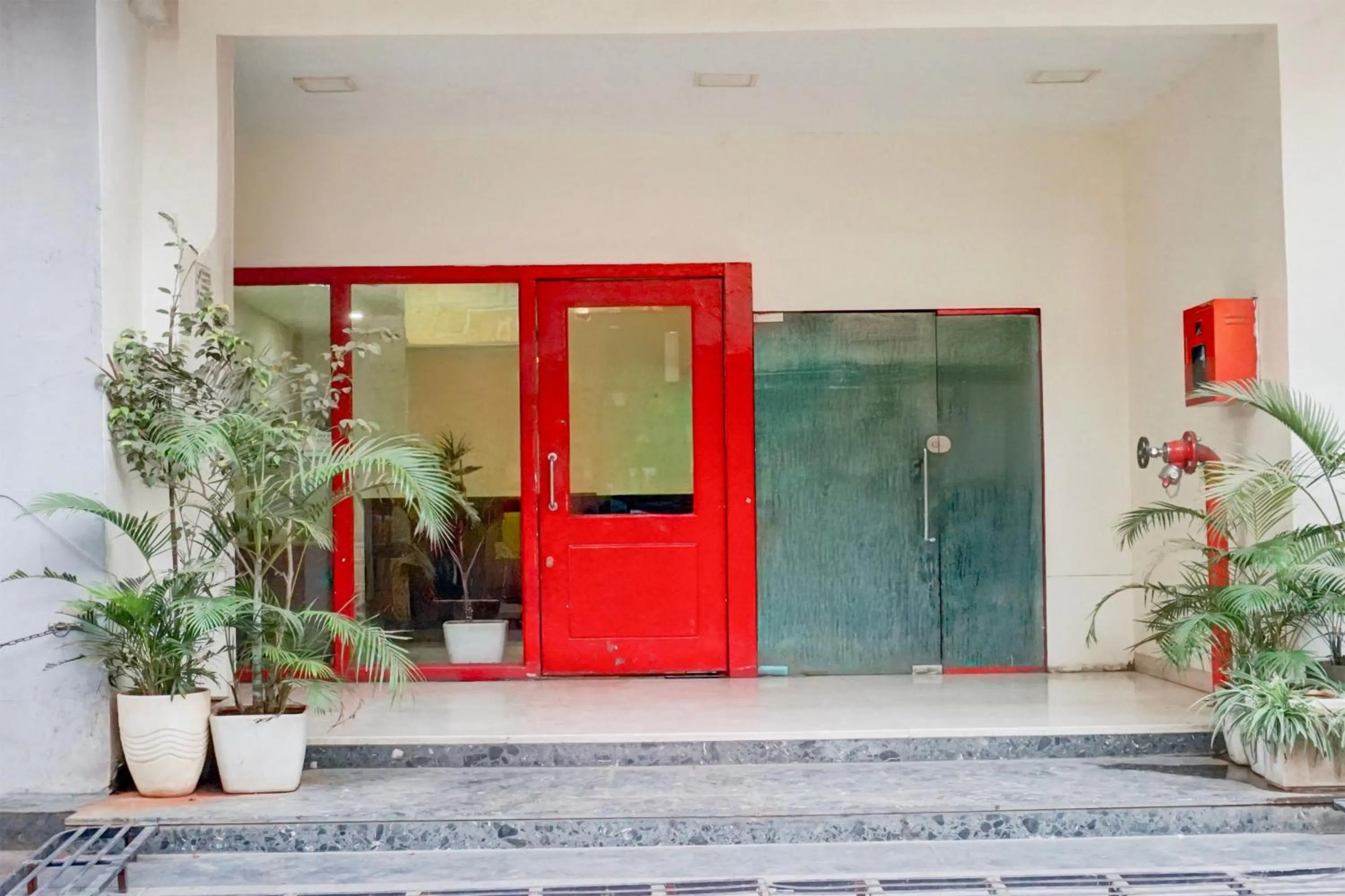 Facade/entrance in Super Townhouse MG Road Pune