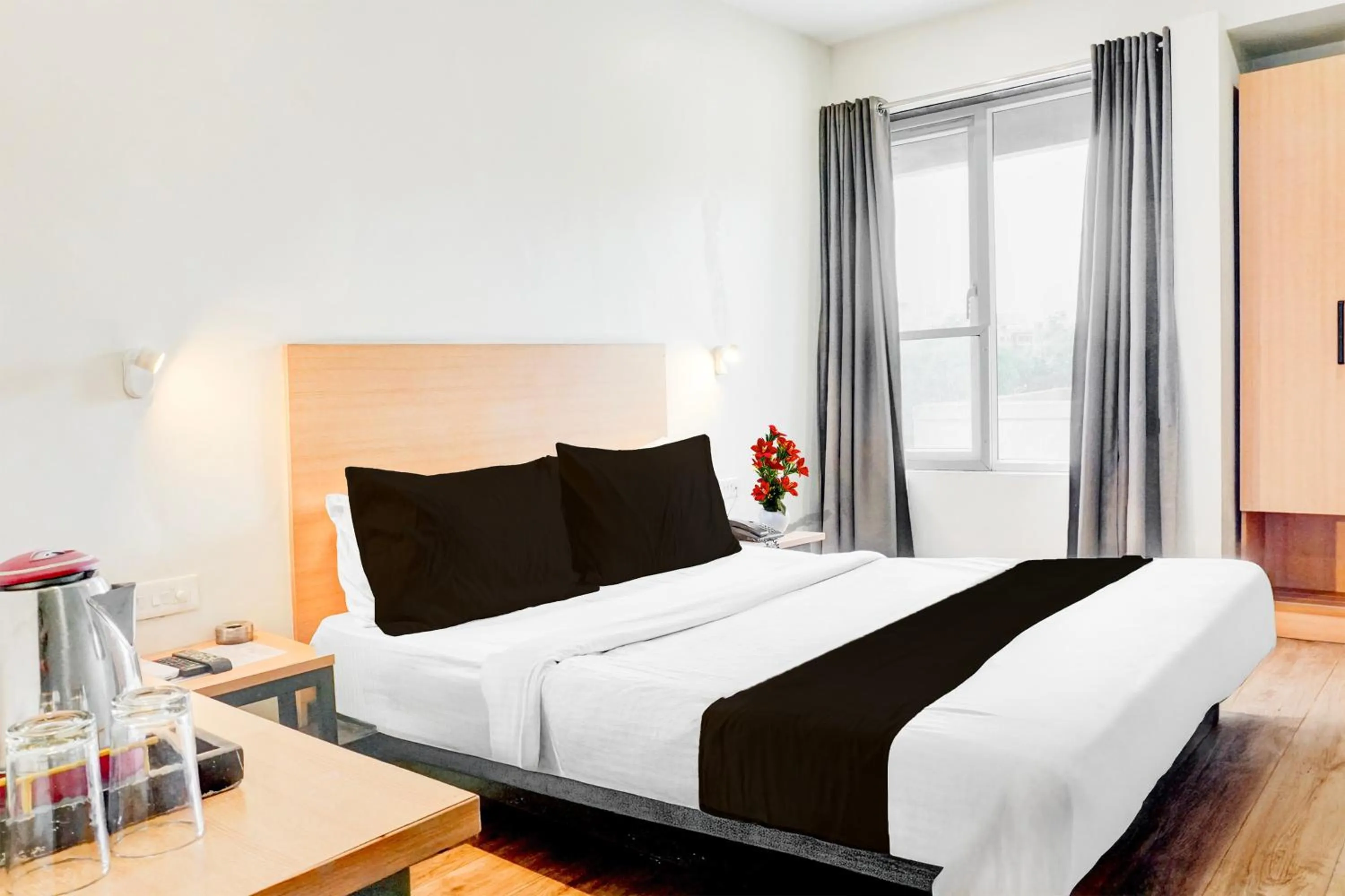 Bedroom, Bed in Super Townhouse MG Road Pune