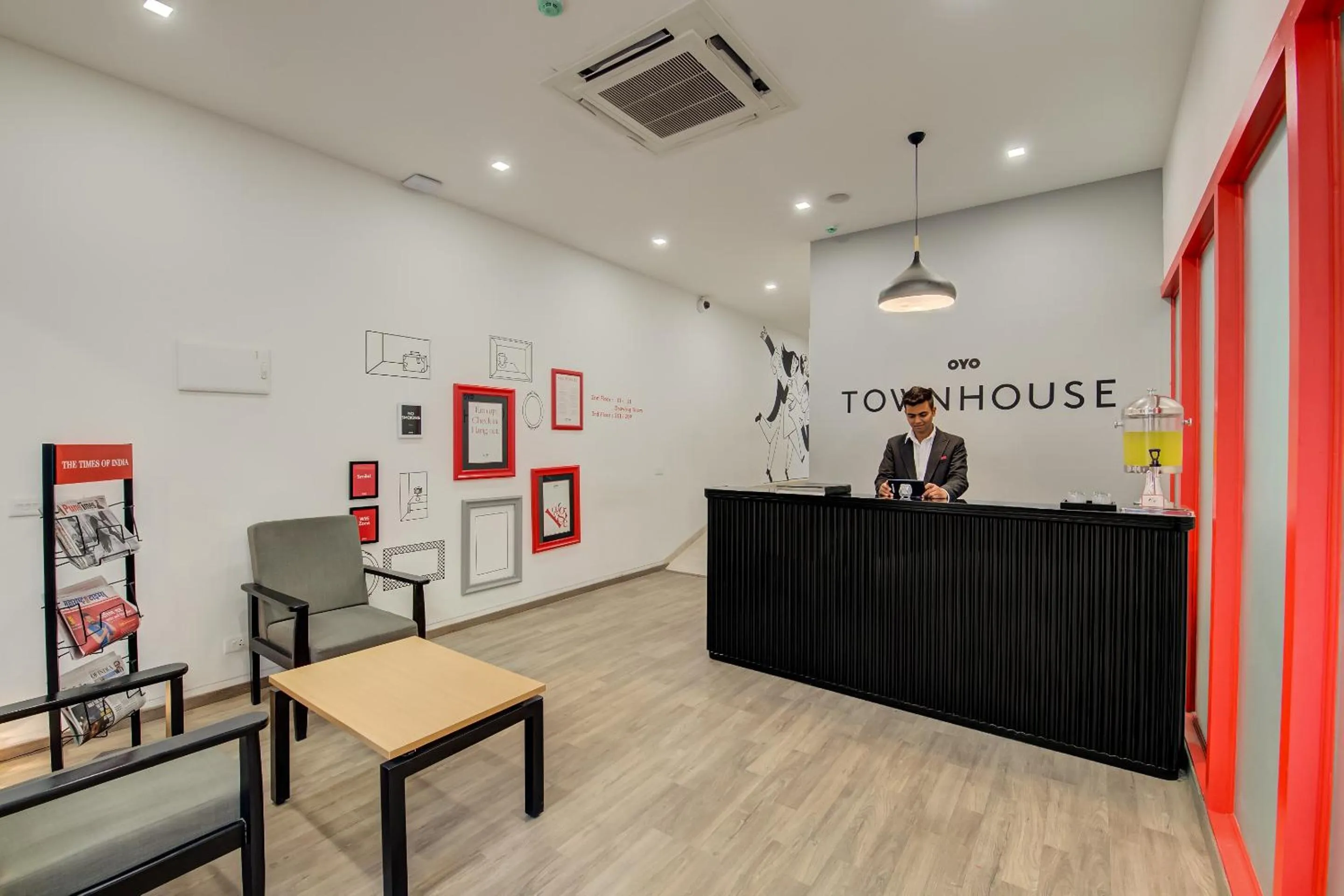 Lobby or reception in Super Townhouse MG Road Pune