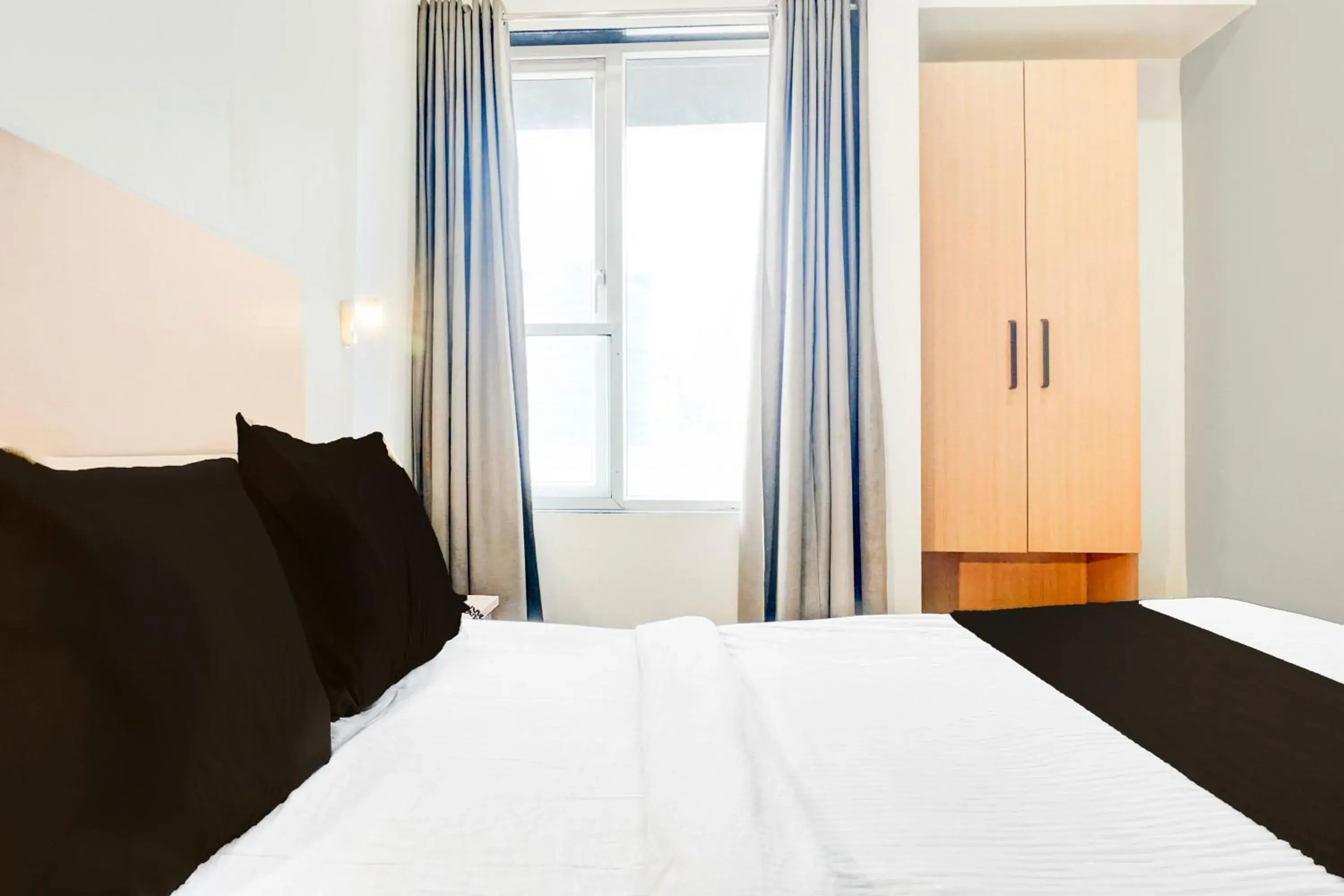 Bedroom, Bed in Super Townhouse MG Road Pune Bedroom, Bed in Super Townhouse MG Road Pune