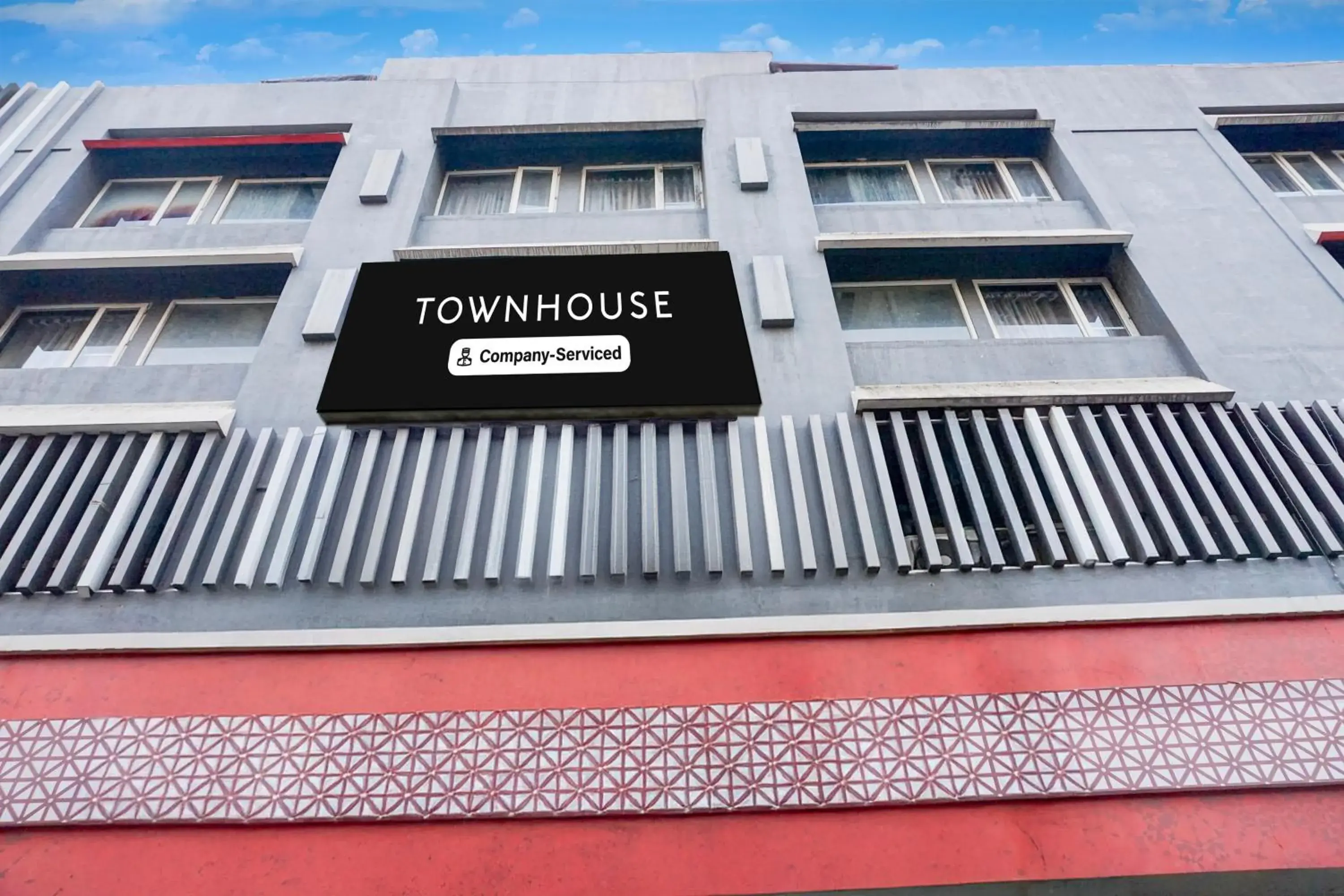 Facade/entrance in Super Townhouse MG Road Pune Facade/entrance in Super Townhouse MG Road Pune