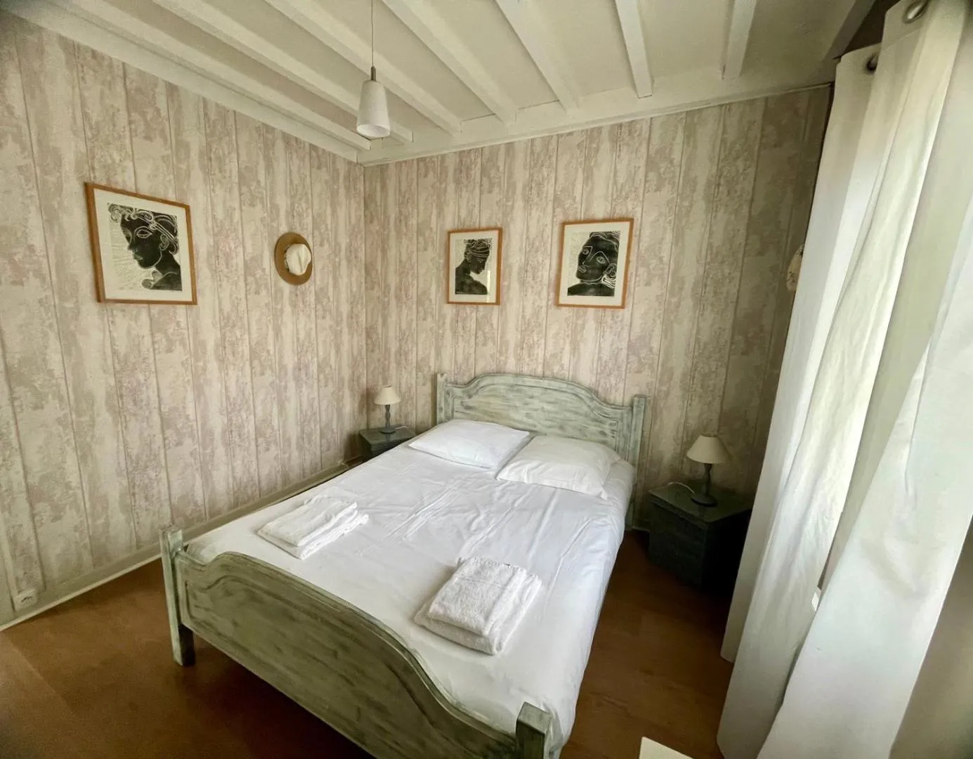 Bed in Maison du sentier du littoral