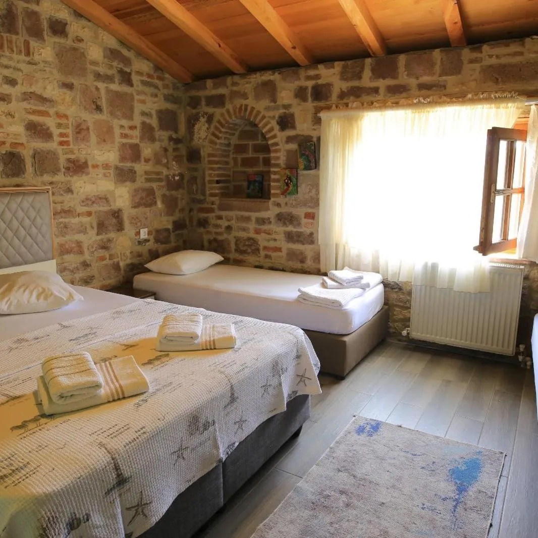 HAYAT ALTI OTEL ayvalık