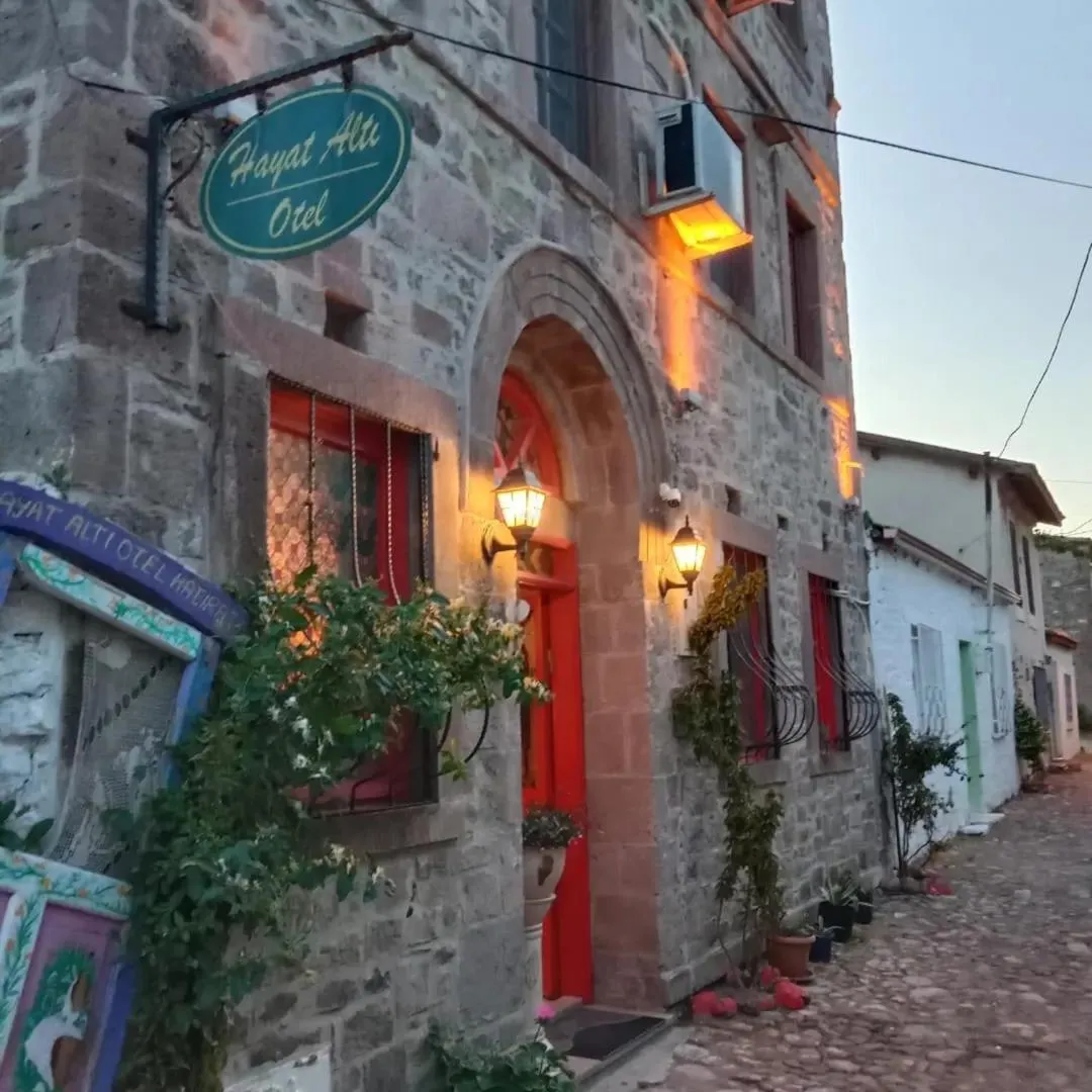 Breakfast in HAYAT ALTI OTEL ayvalık