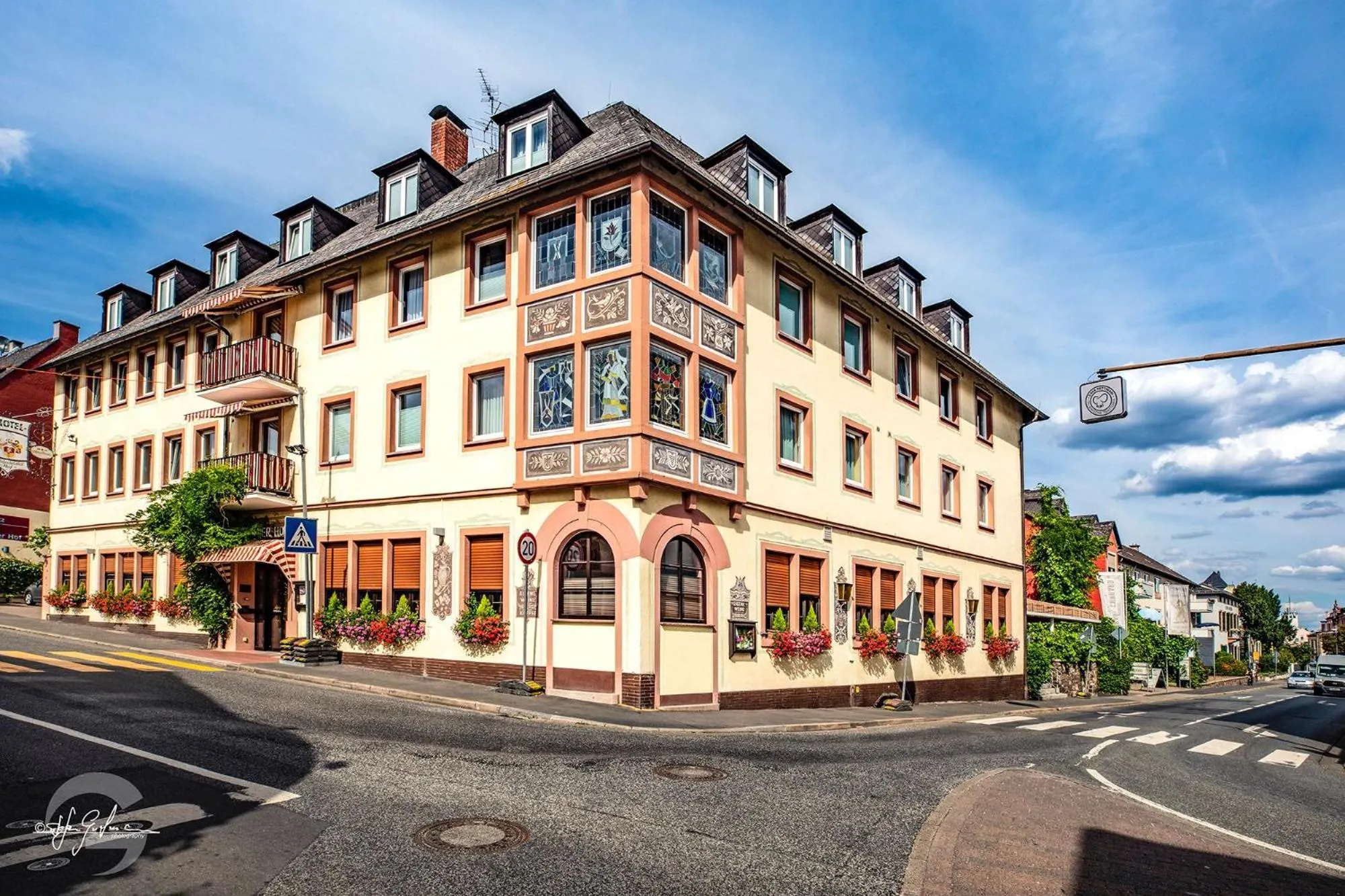 Property building in Hotel Rüdesheimer Hof