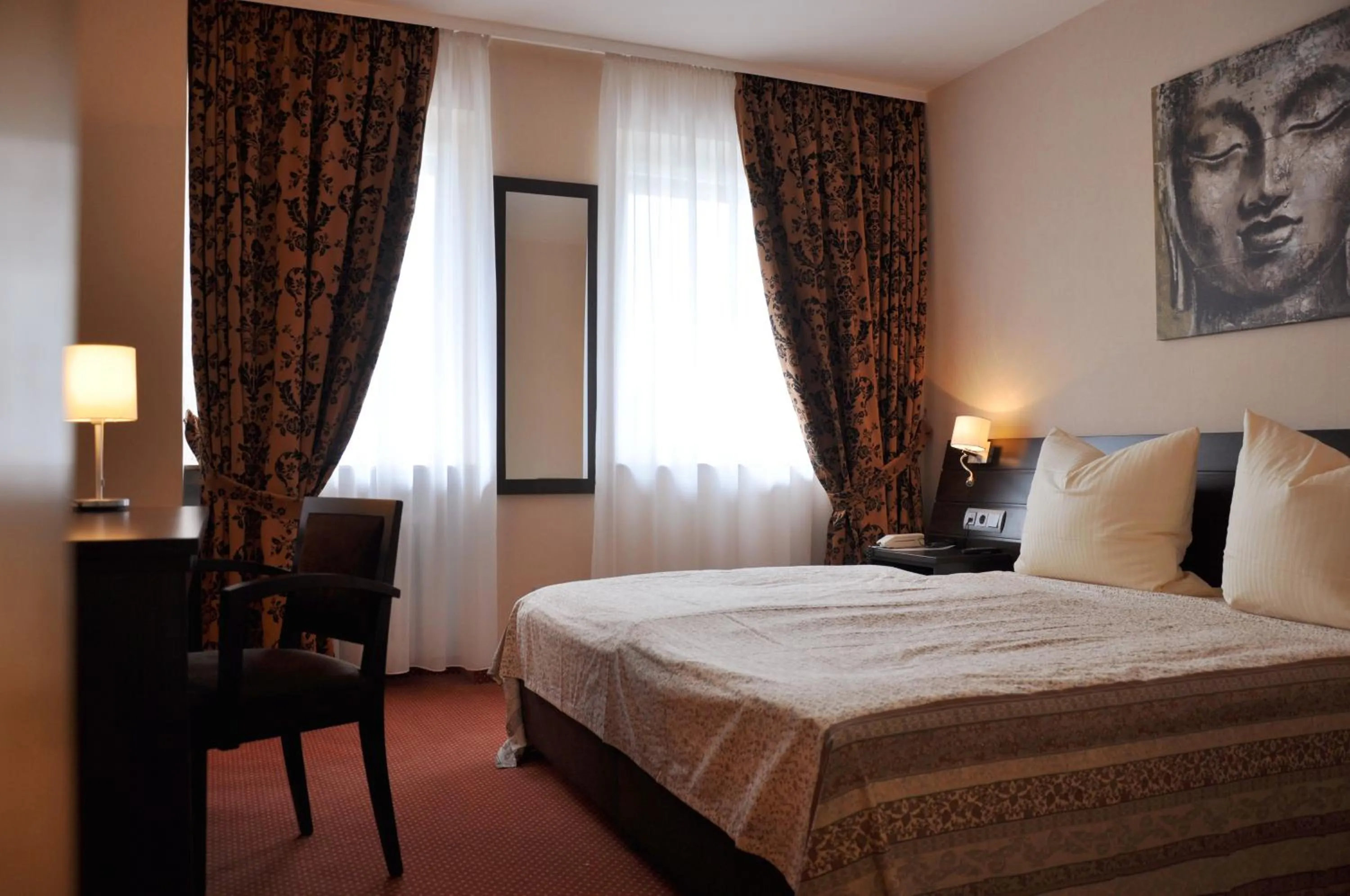 Photo of the whole room, Bed in Hotel Rüdesheimer Hof