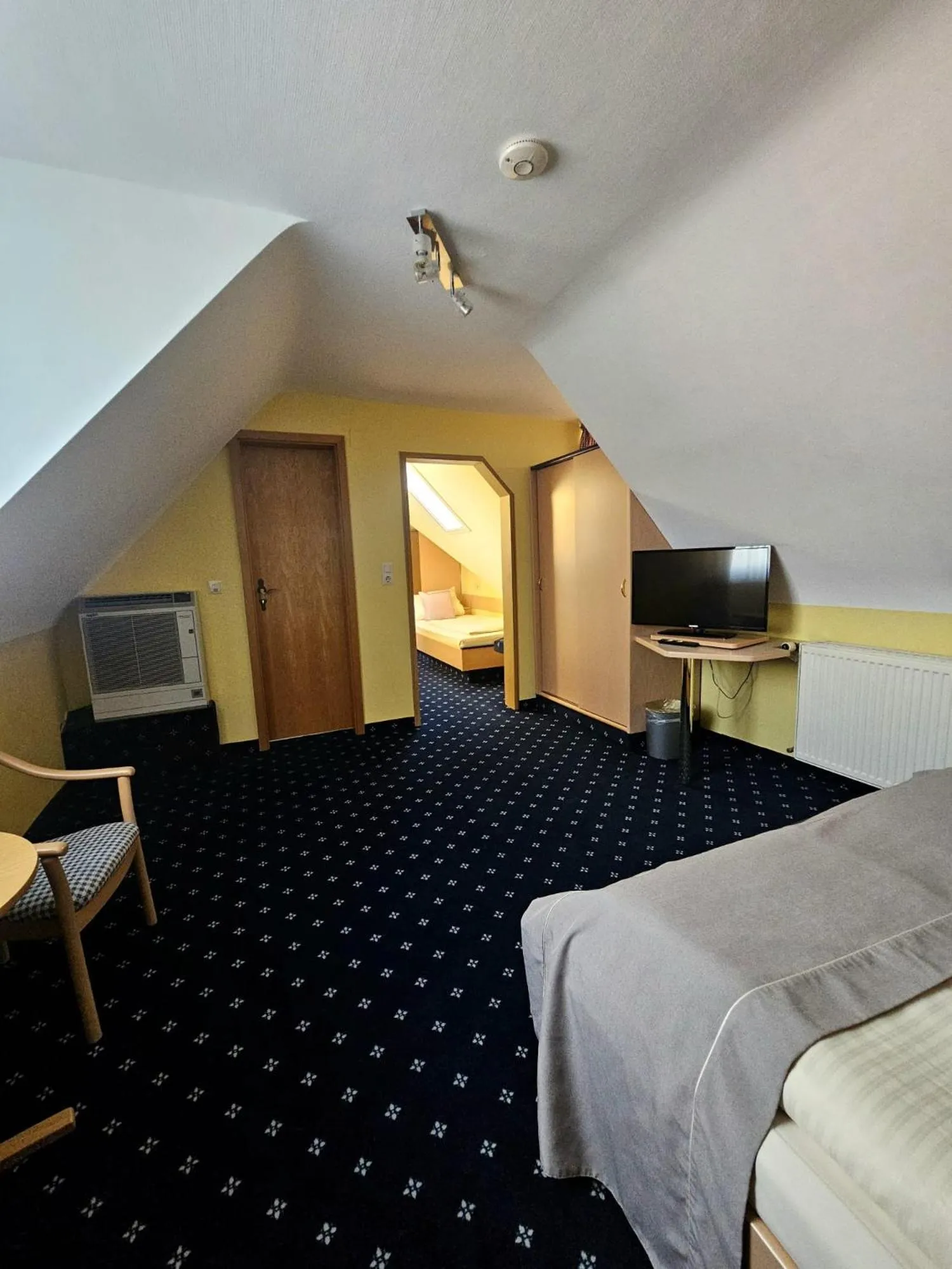 Bedroom, Bed in Hotel Rüdesheimer Hof