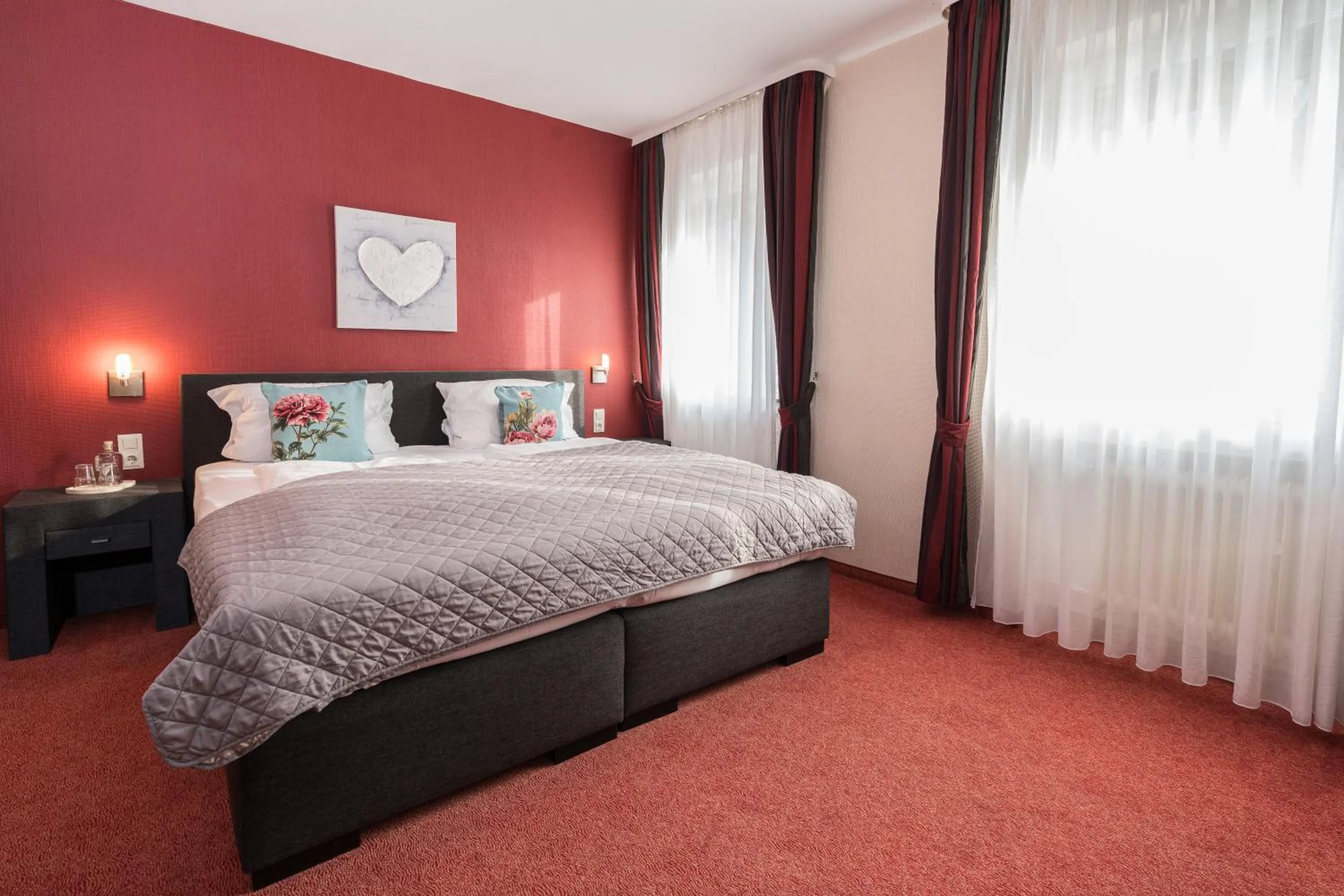 Bedroom, Bed in Hotel Rüdesheimer Hof