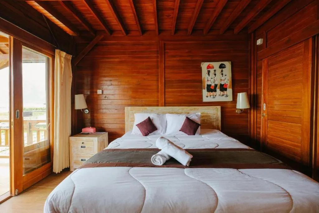 Bedroom, Bed in Villa Kedisan Lakeview