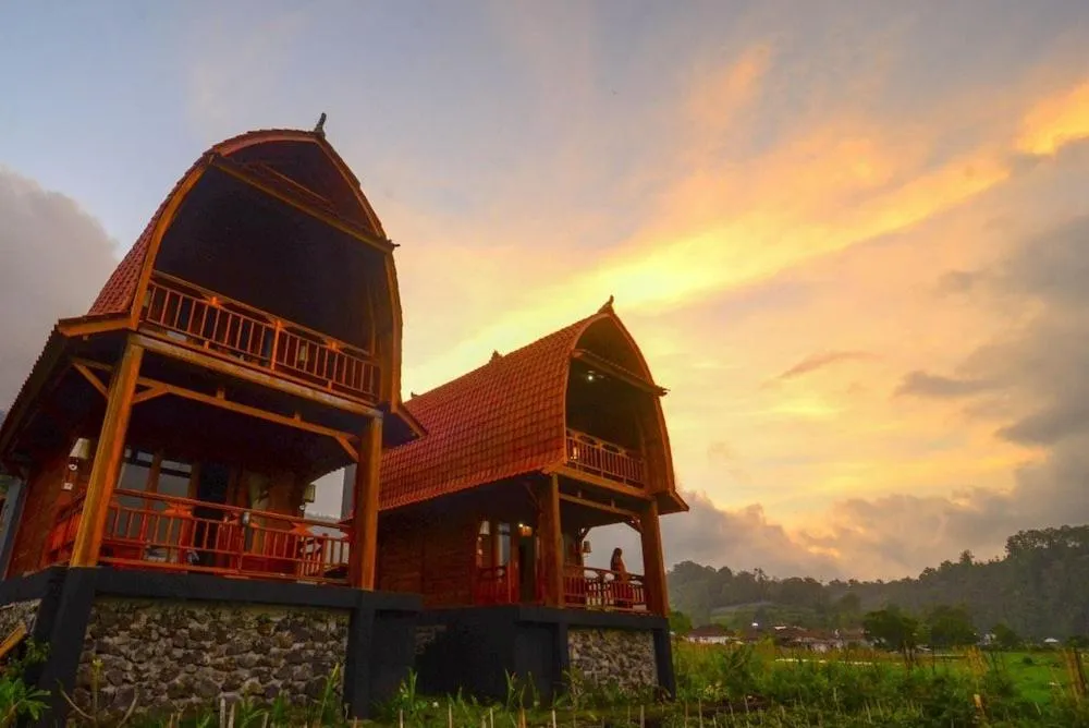 Property building in Villa Kedisan Lakeview