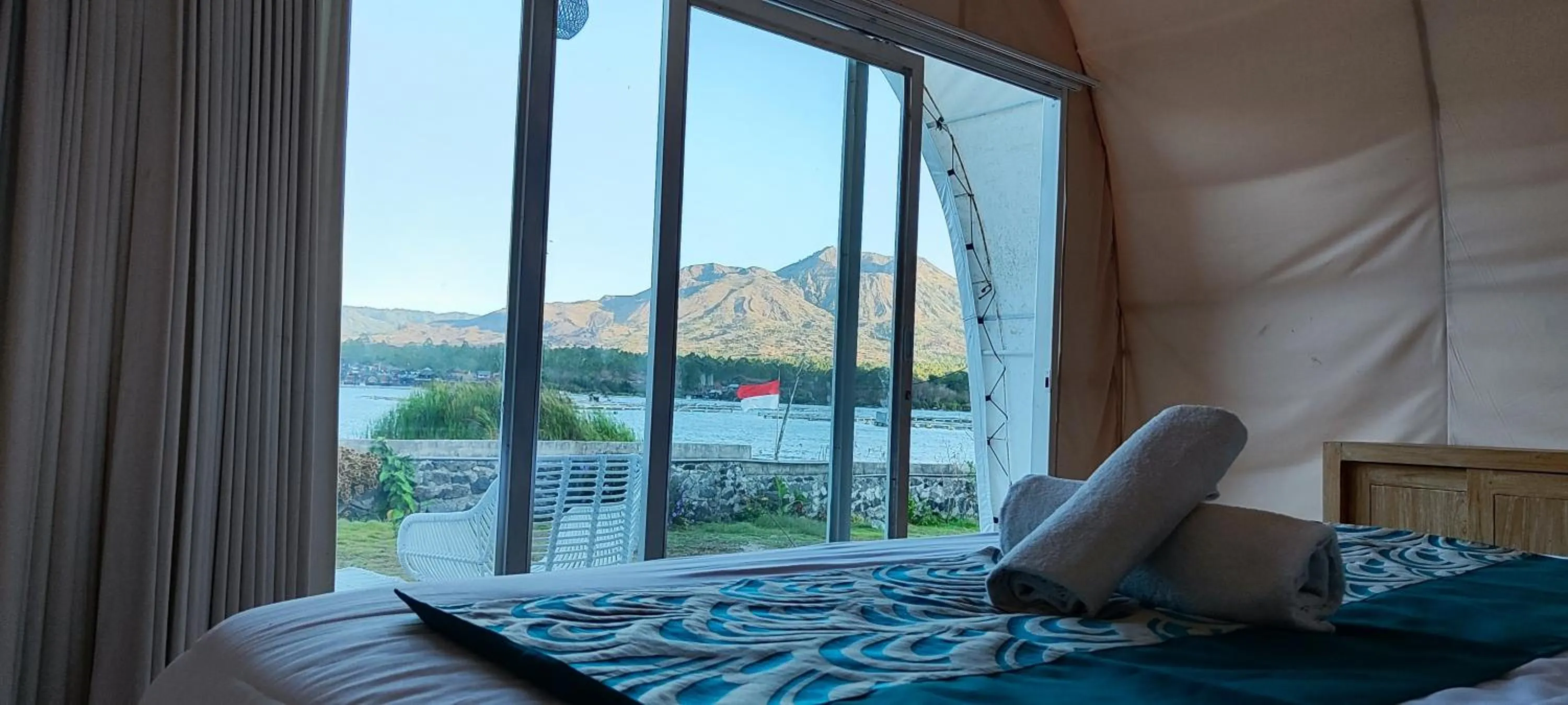 Bed in Villa Kedisan Lakeview