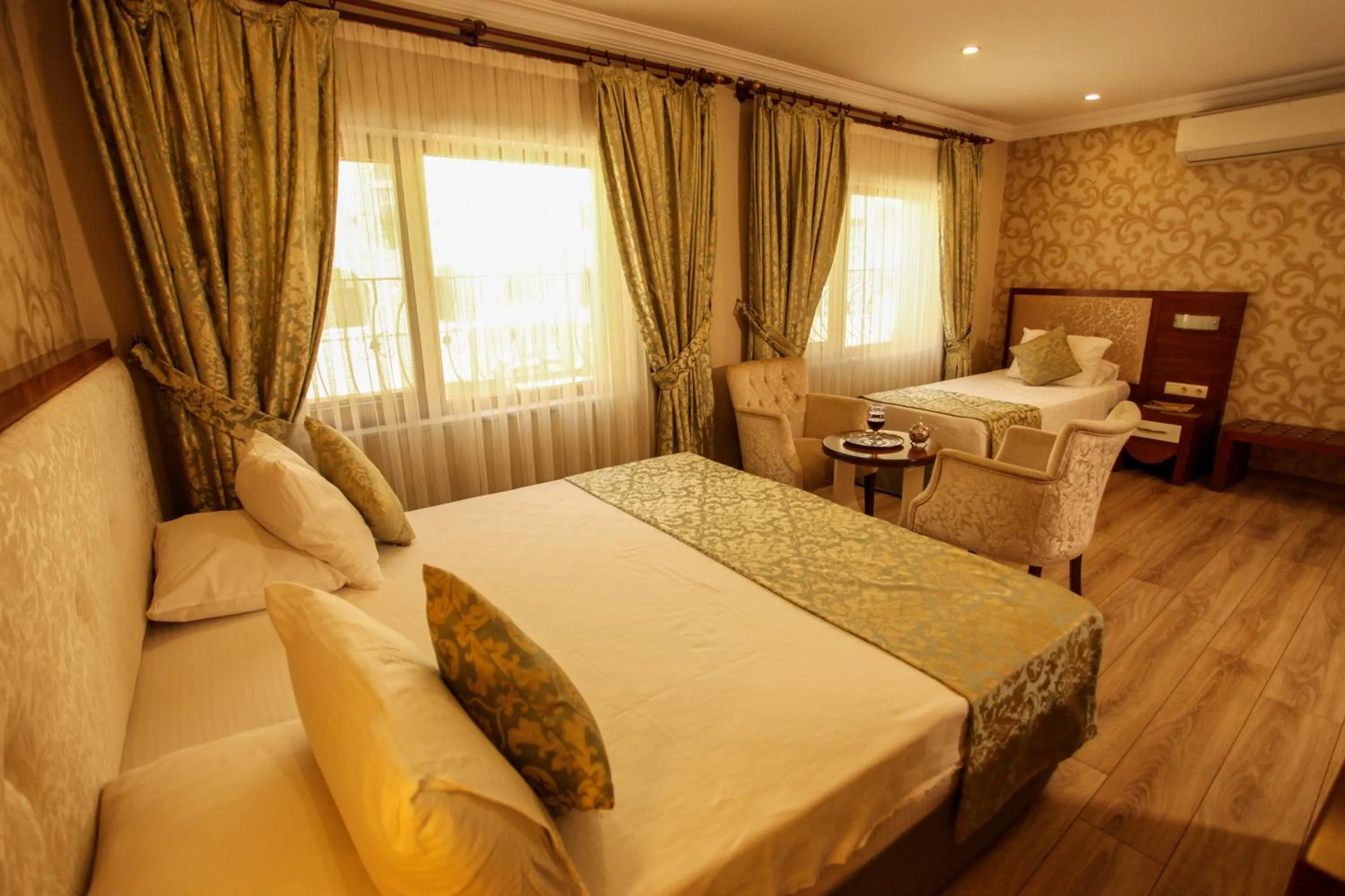 Photo of the whole room, Bed in Tuğhan Hotel