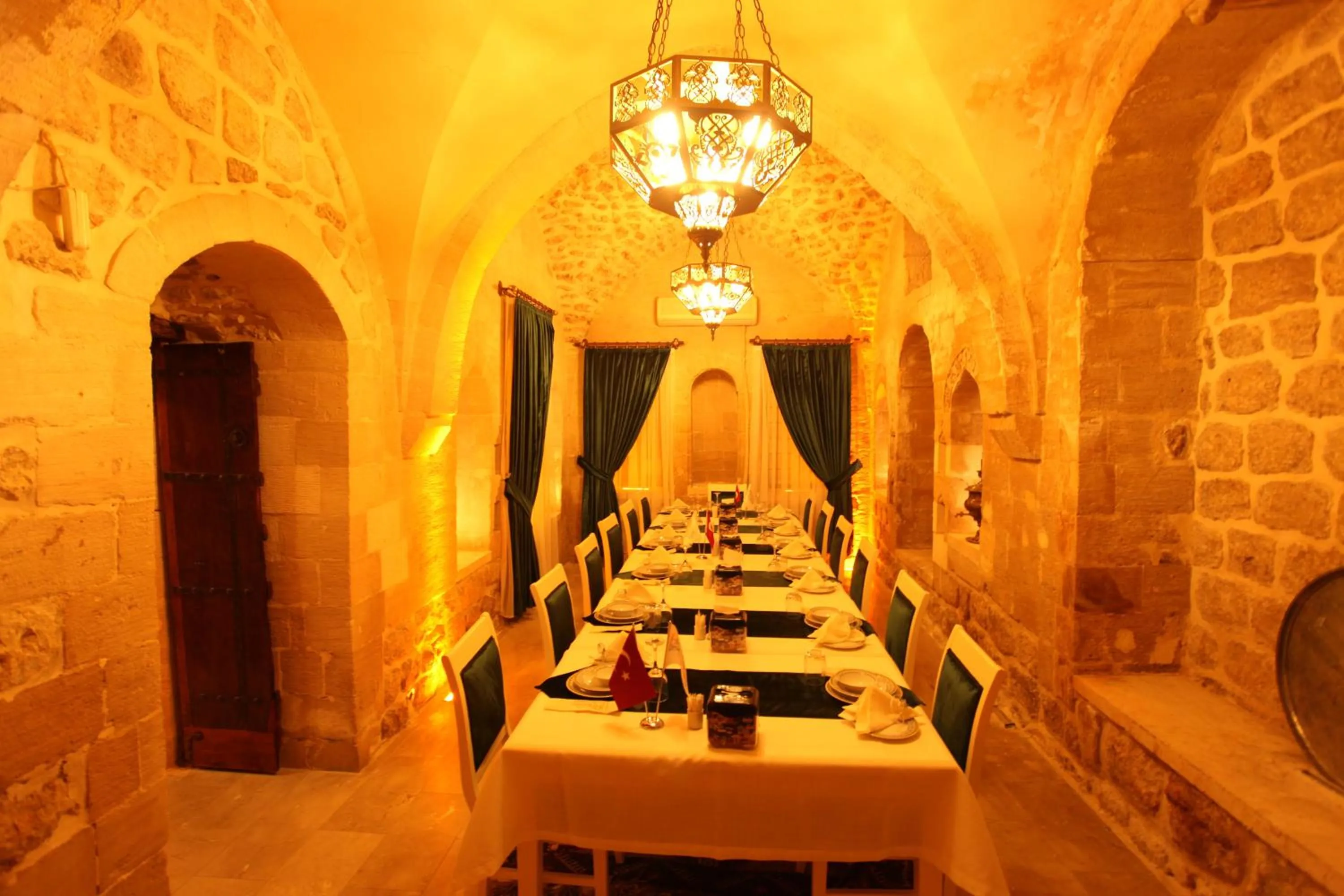 Restaurant/places to eat in Tuğhan Hotel