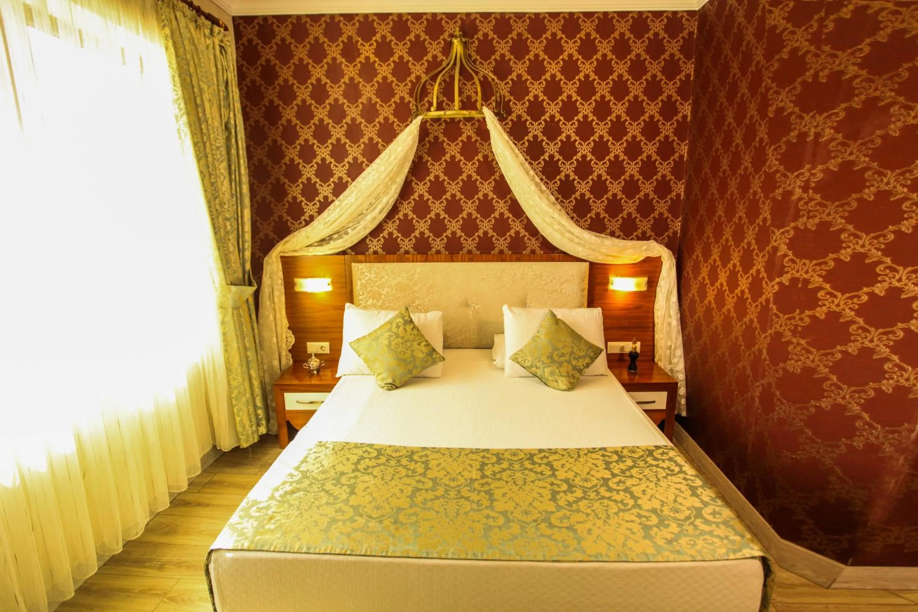 Bedroom, Bed in Tuğhan Hotel