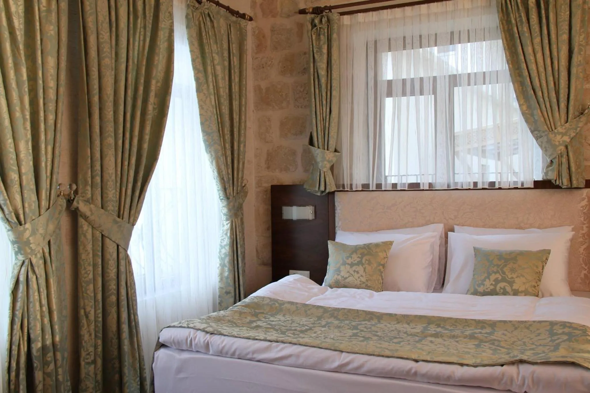 Photo of the whole room, Bed in Tuğhan Hotel