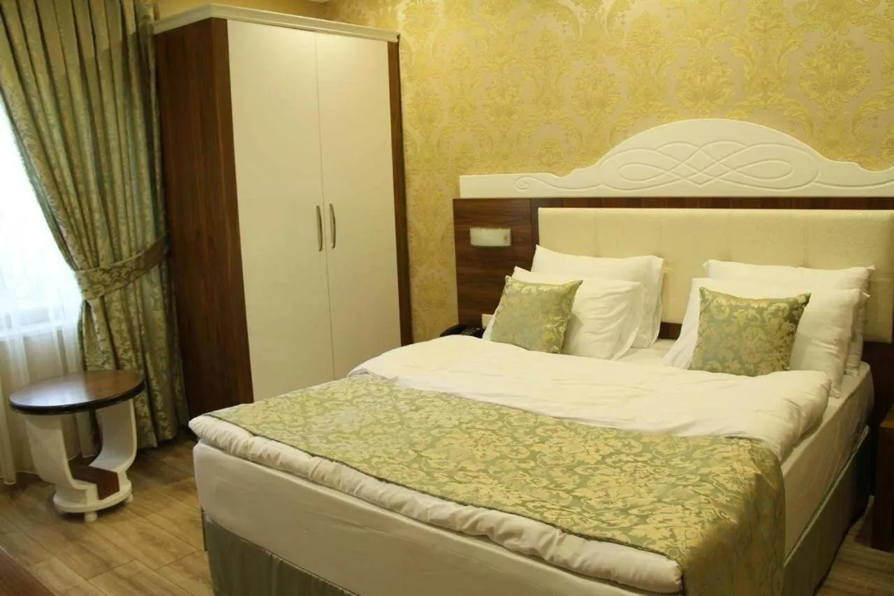 Photo of the whole room, Bed in Tuğhan Hotel