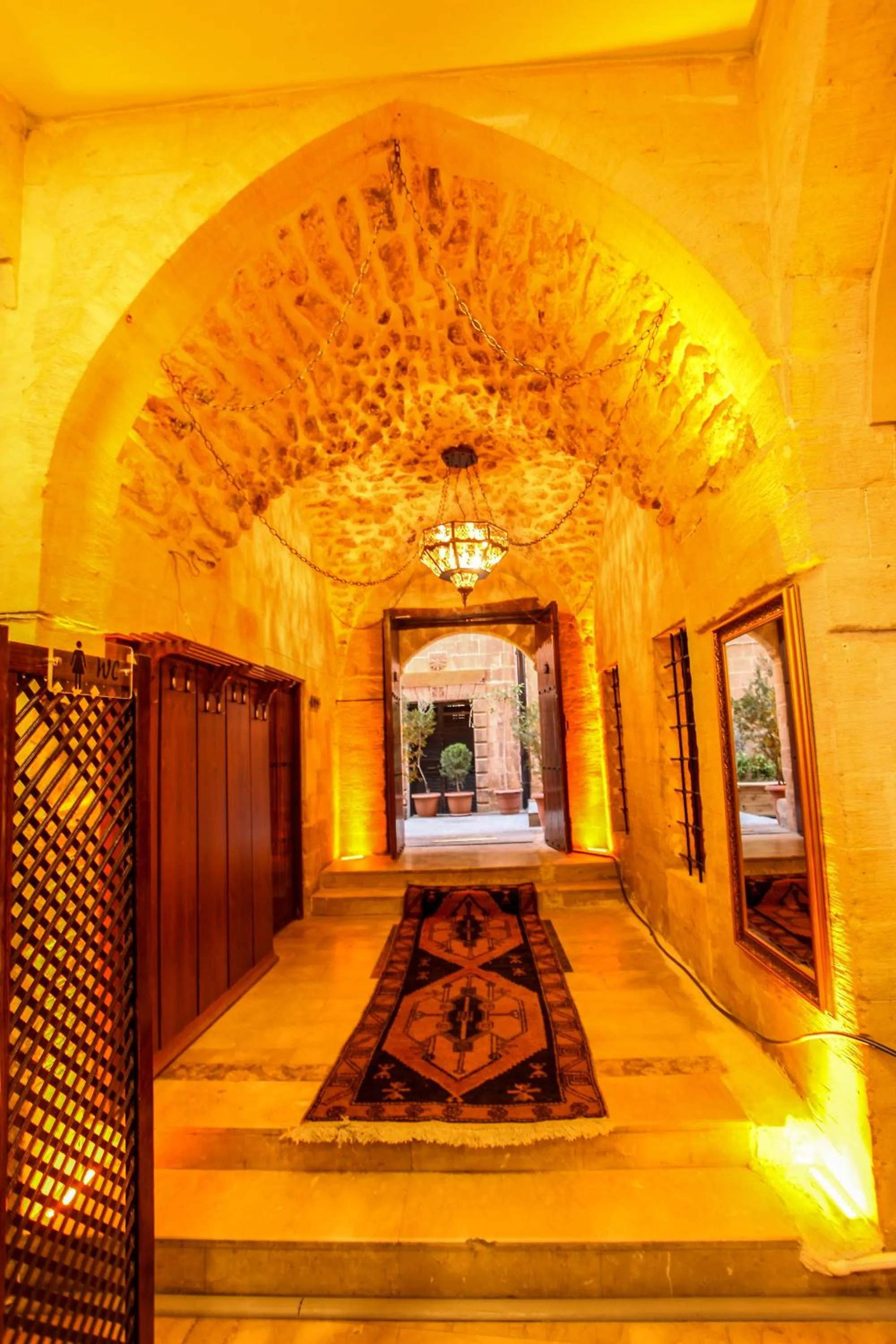 Restaurant/places to eat in Tuğhan Hotel