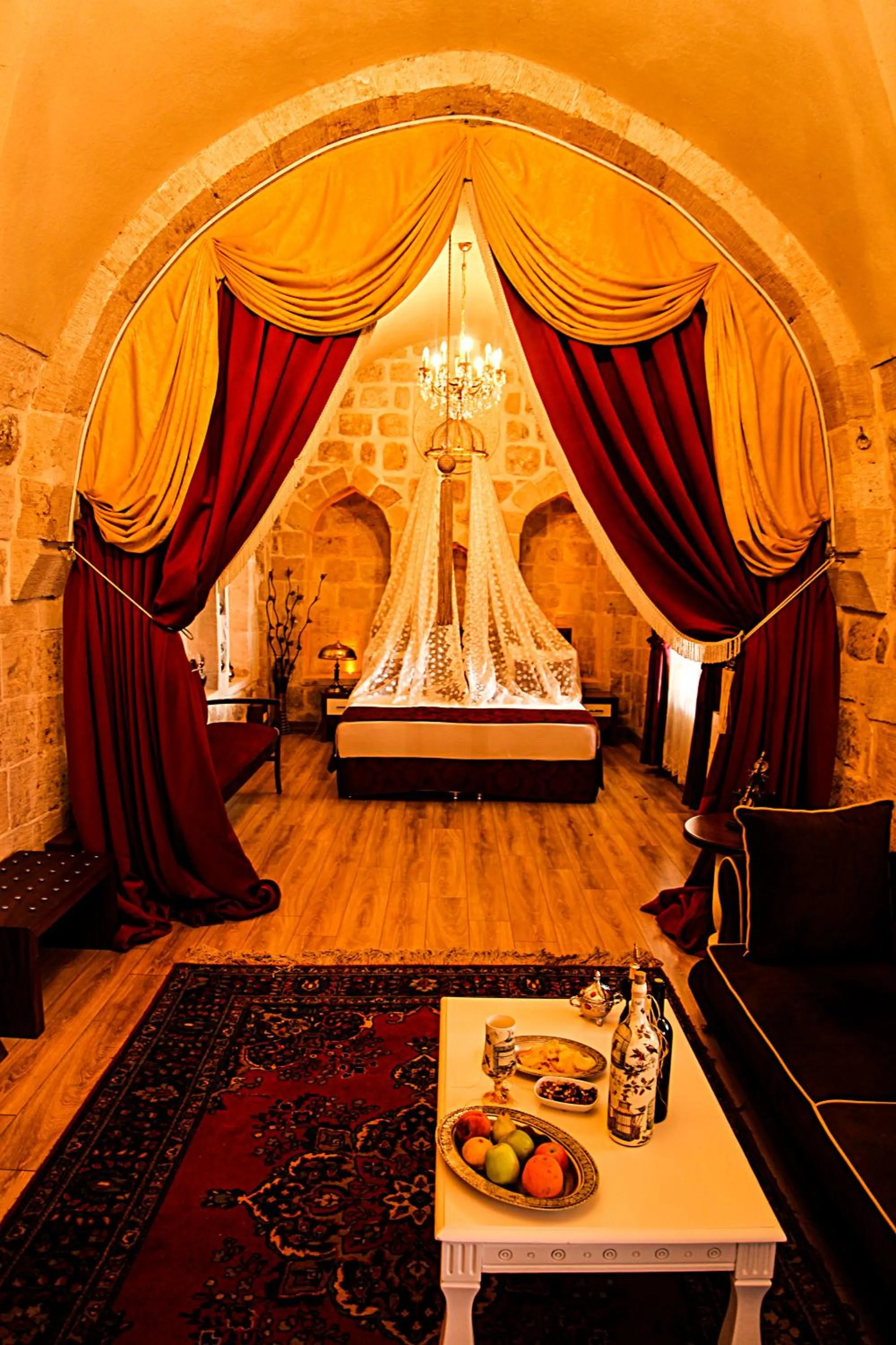 Photo of the whole room, Bed in Tuğhan Hotel