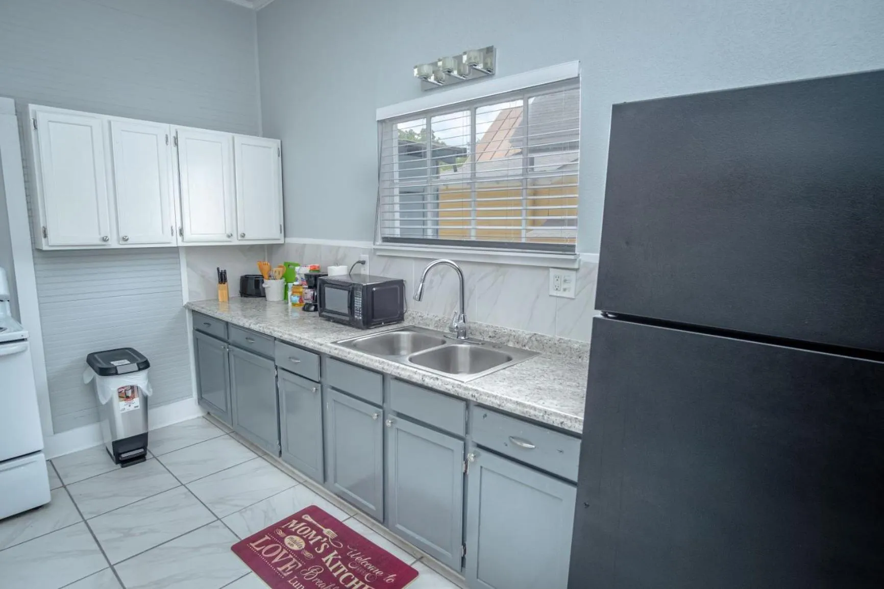 Kitchen or kitchenette in Remodeled Historic 2BR 1BA House Near Downtown