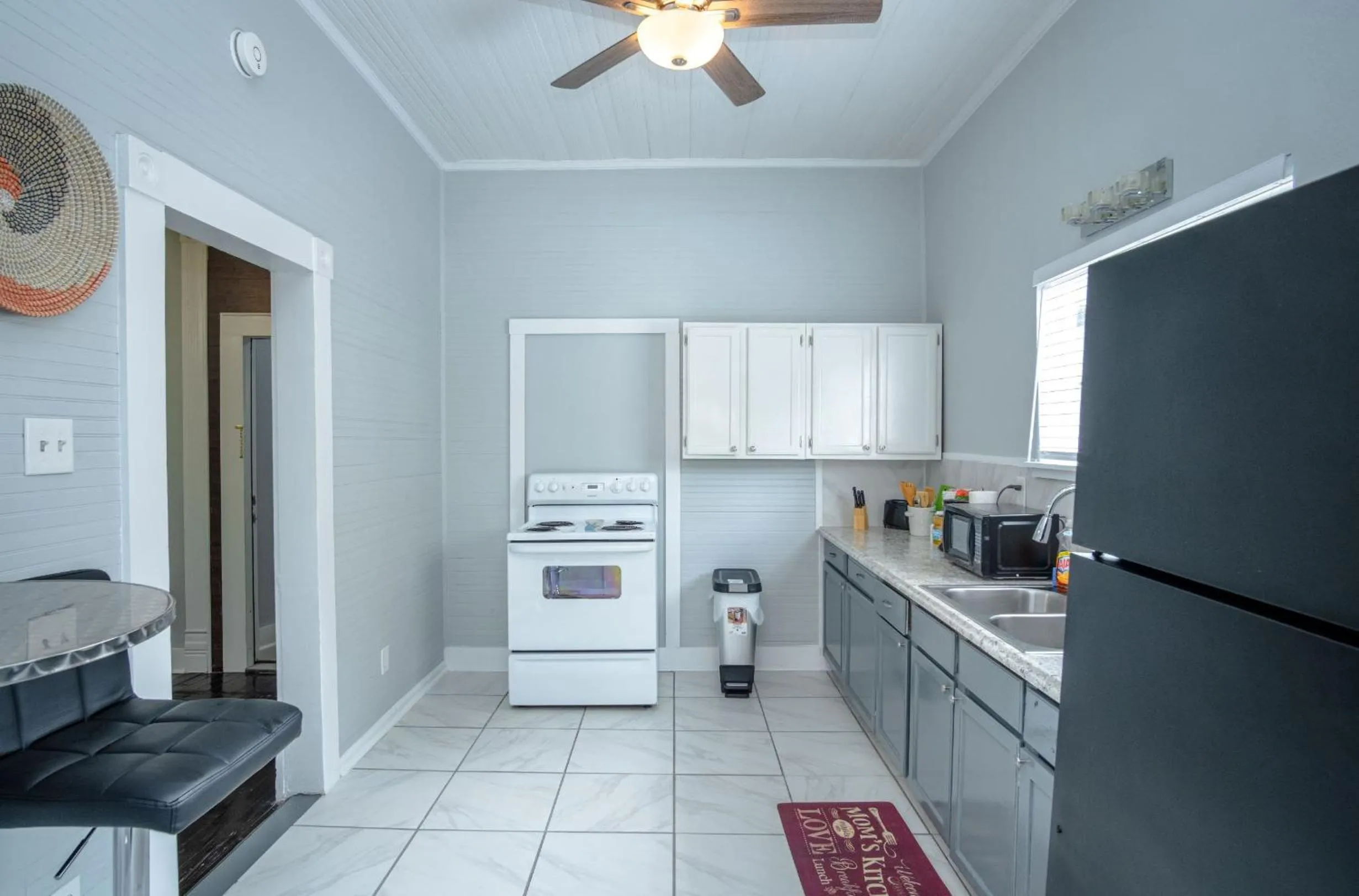 Kitchen or kitchenette in Remodeled Historic 2BR 1BA House Near Downtown