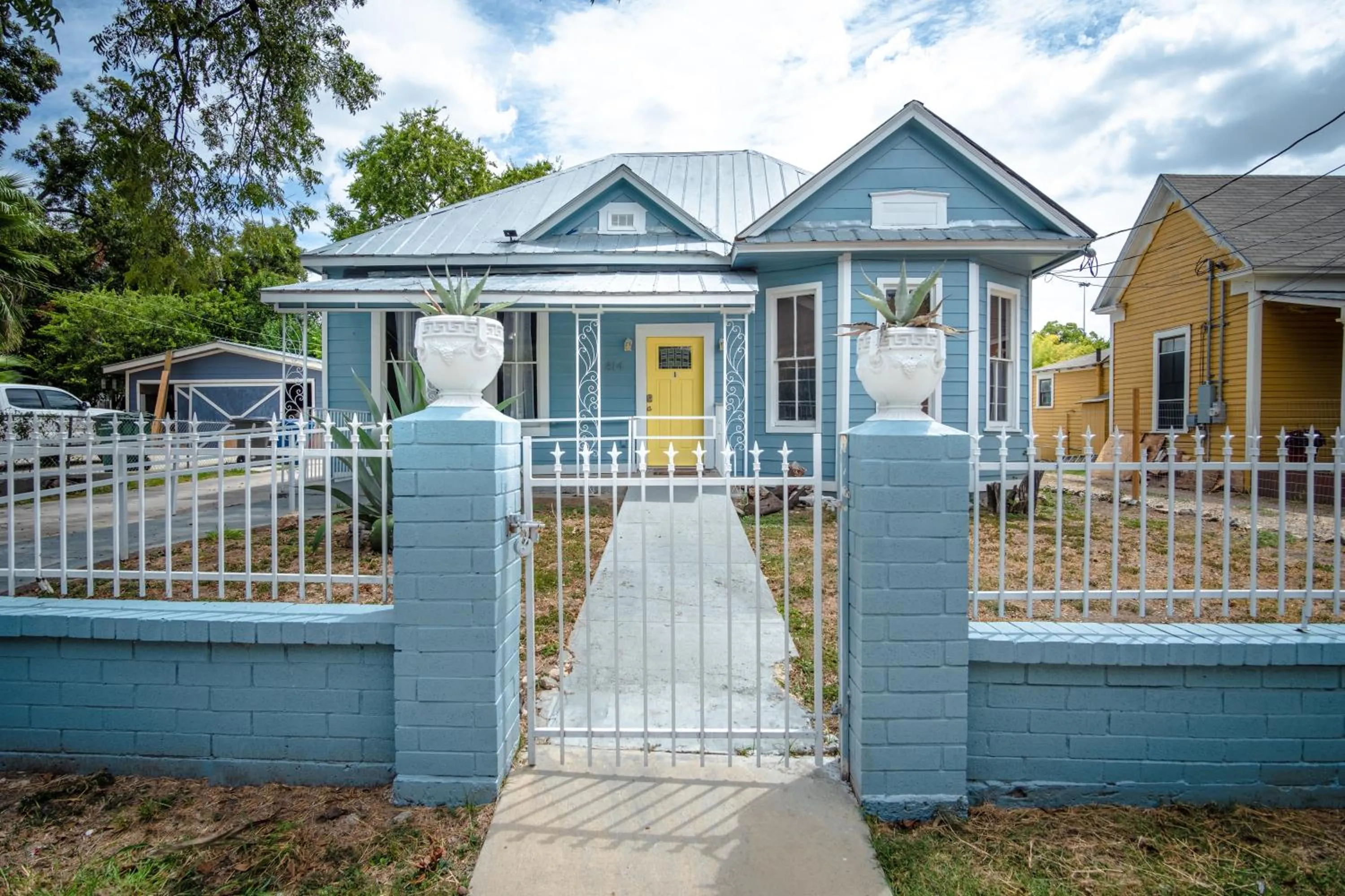 Property building in Remodeled Historic 2BR 1BA House Near Downtown