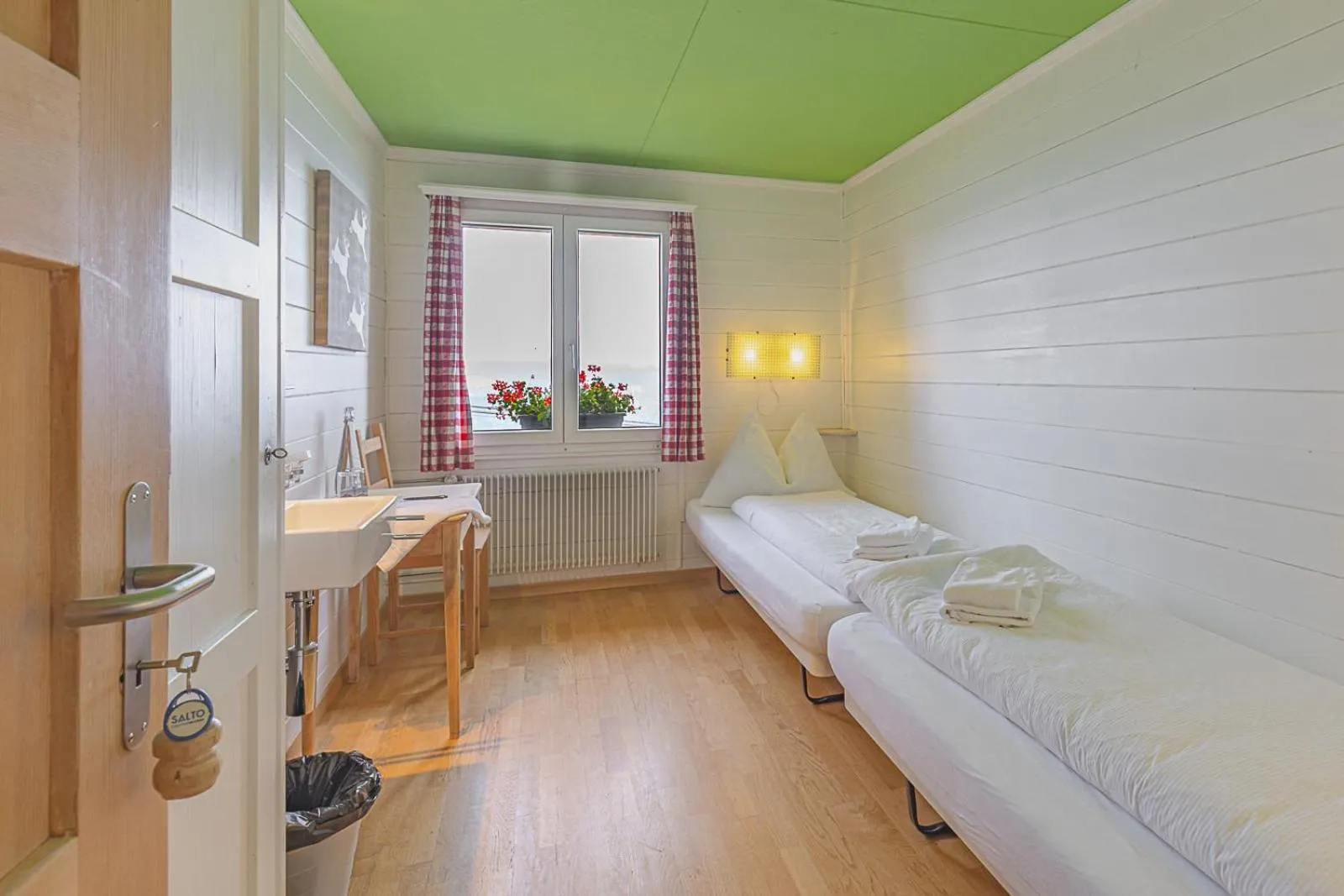 Bed in Berghaus Niederhorn