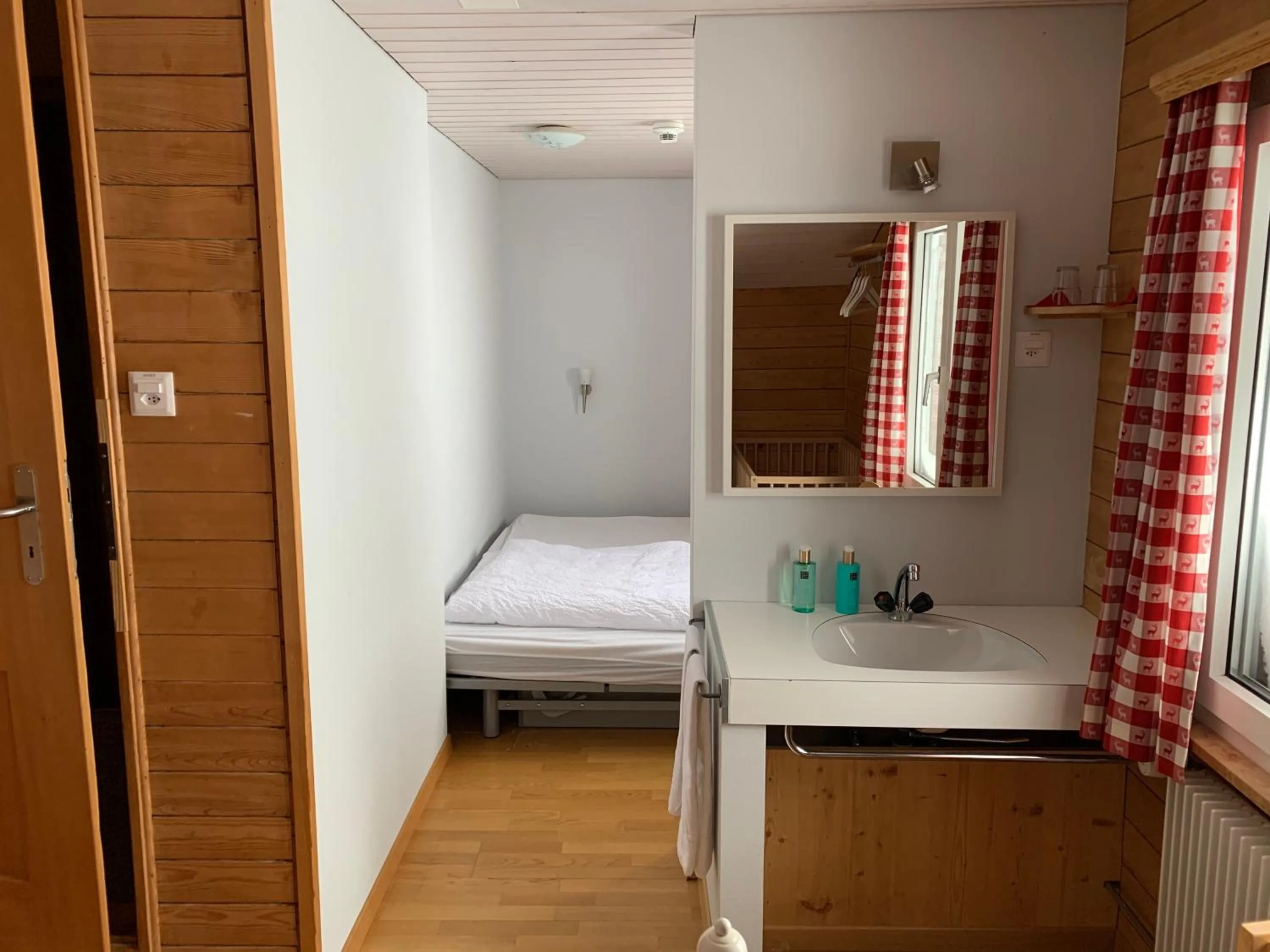 Bed in Berghaus Niederhorn