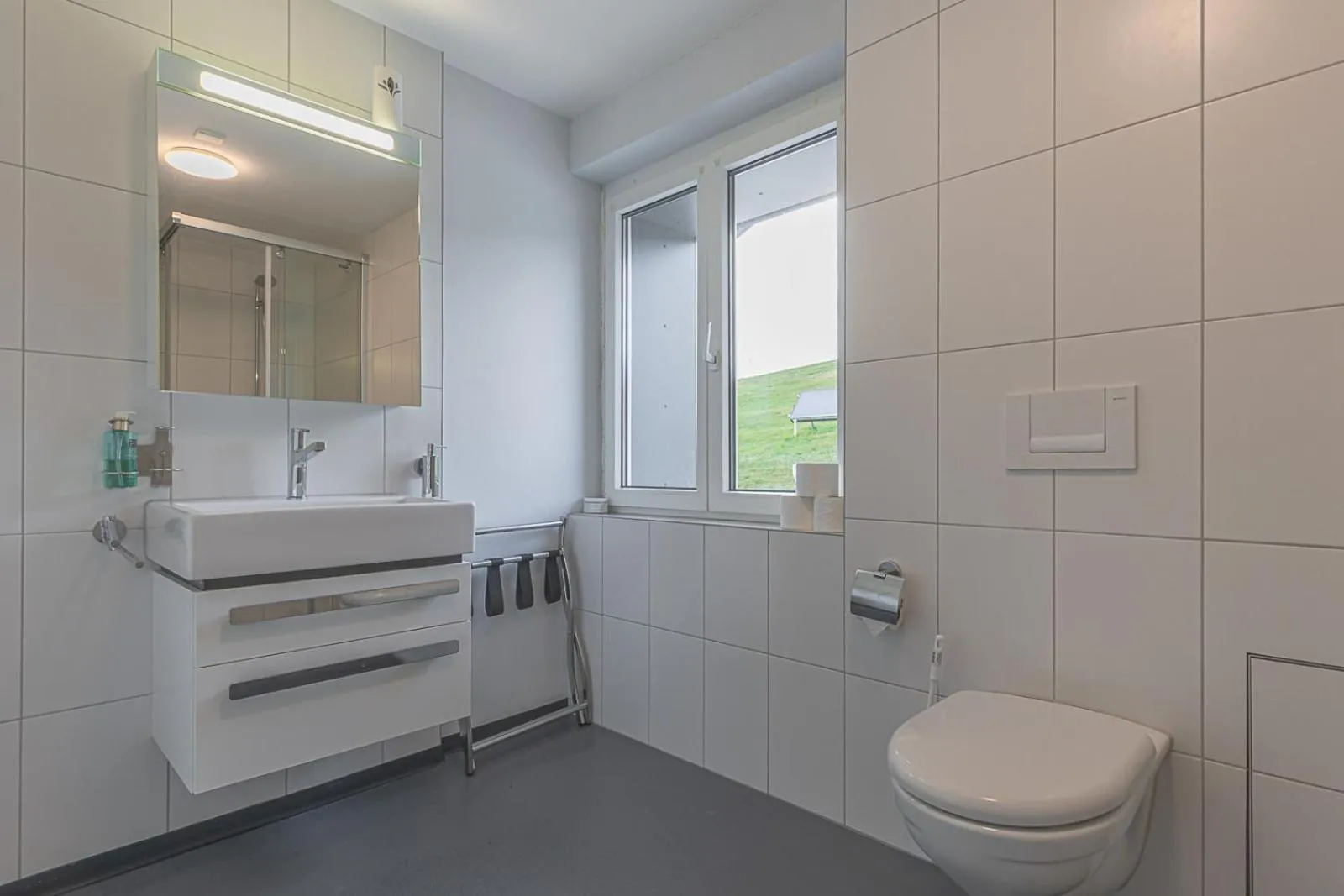 Shower in Berghaus Niederhorn