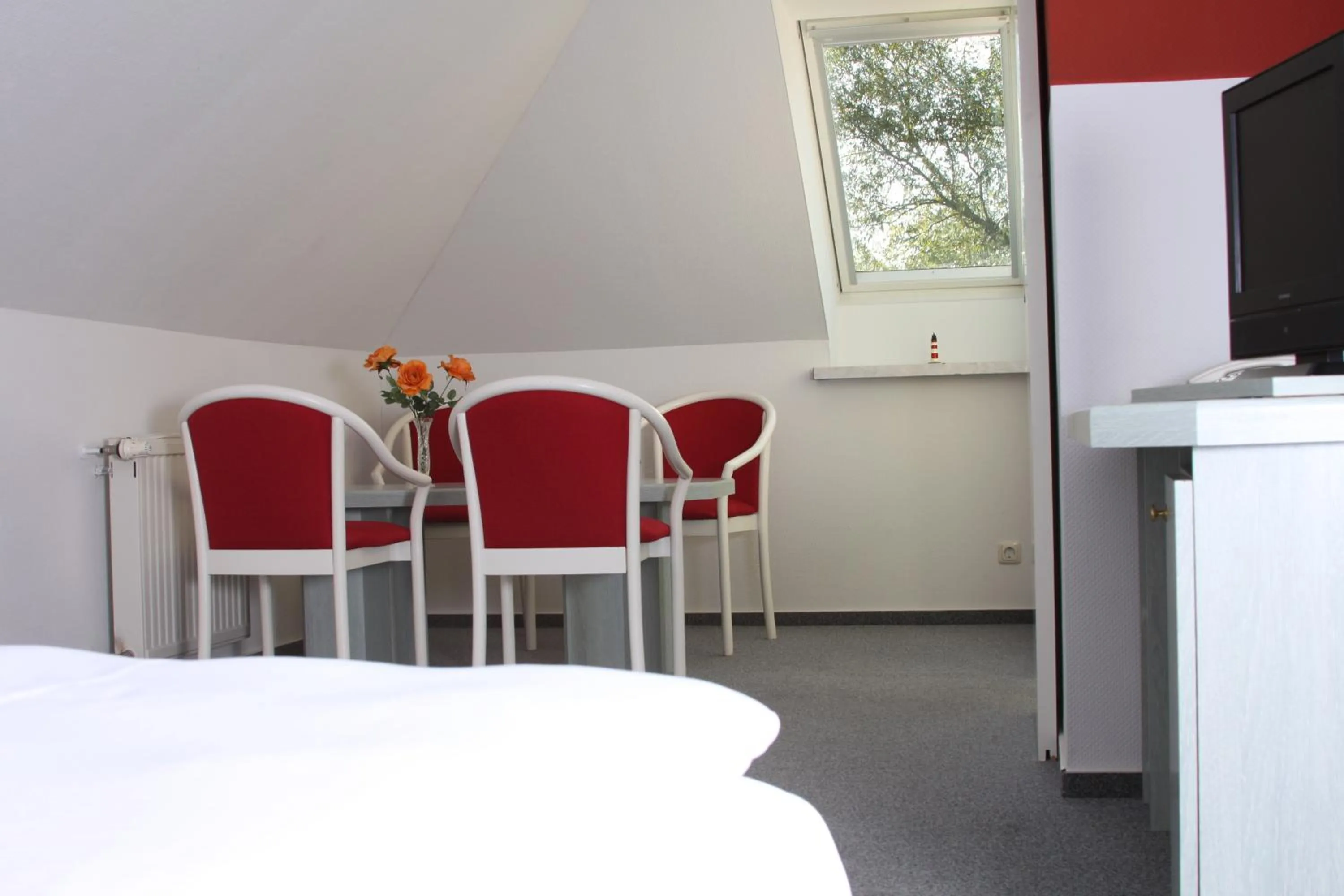 Photo of the whole room, Bed in Lindenhotel Stralsund