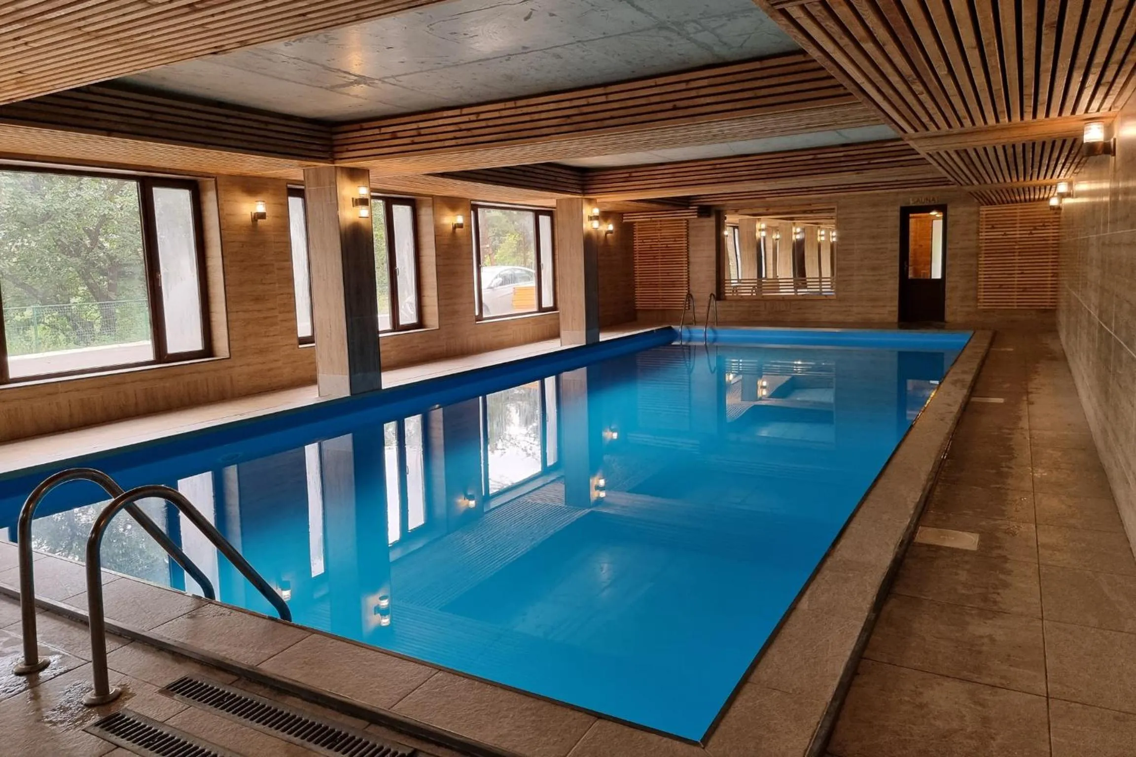 Swimming pool in Zuzumbo Resort & Spa